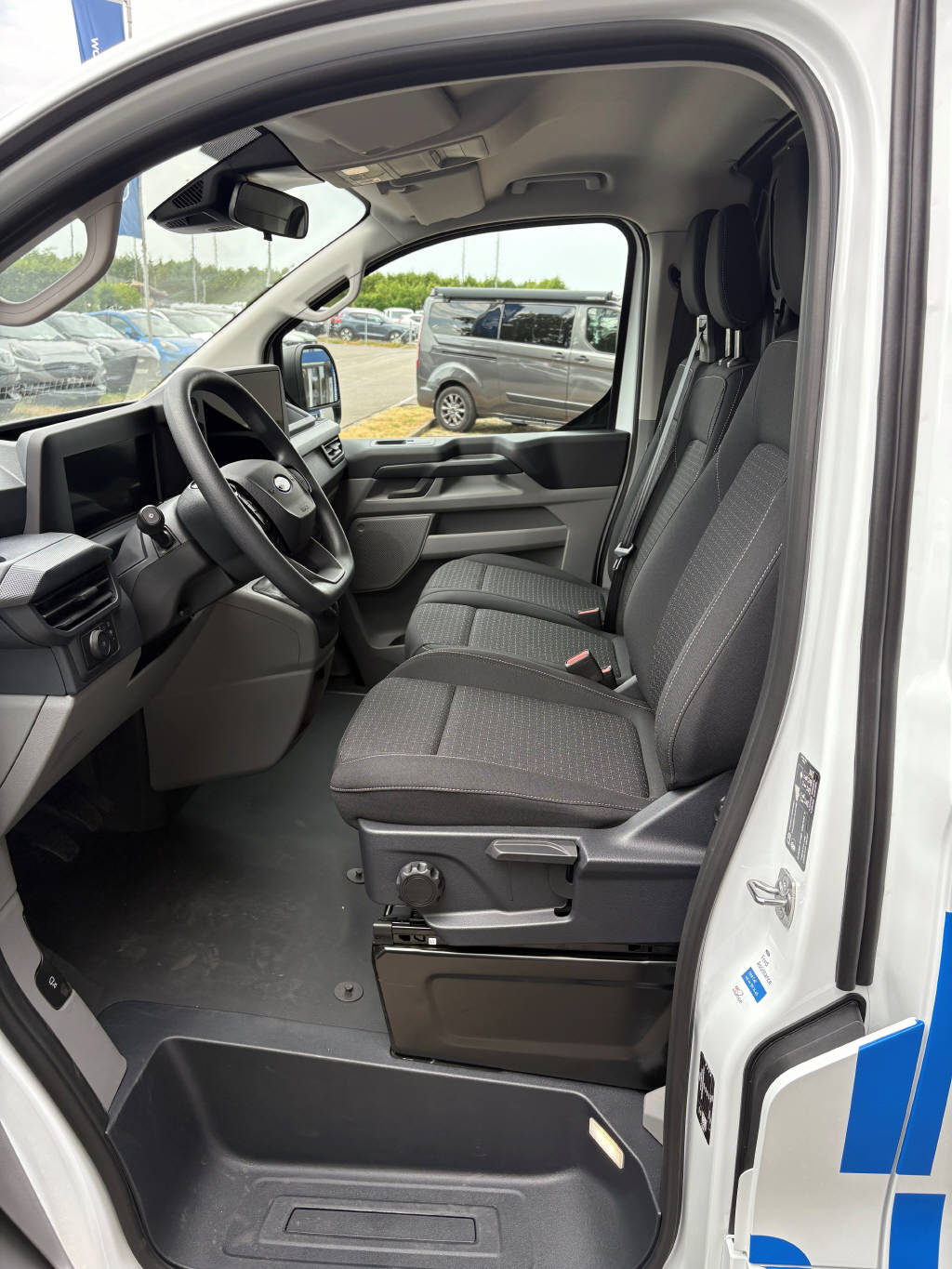FORD Transit Custom Van 320 L1 2.0 EcoBlue 136 Trend-image-8