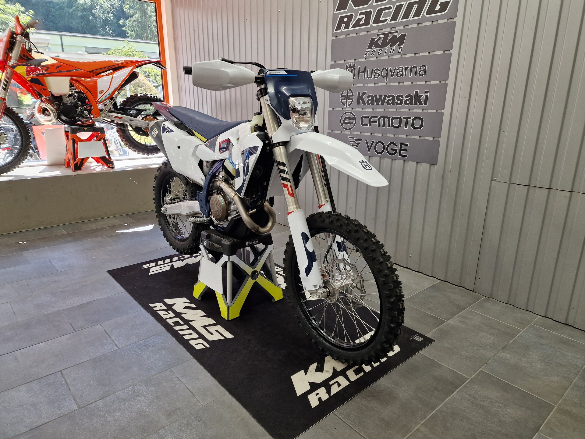 HUSQVARNA FE 450-image-2