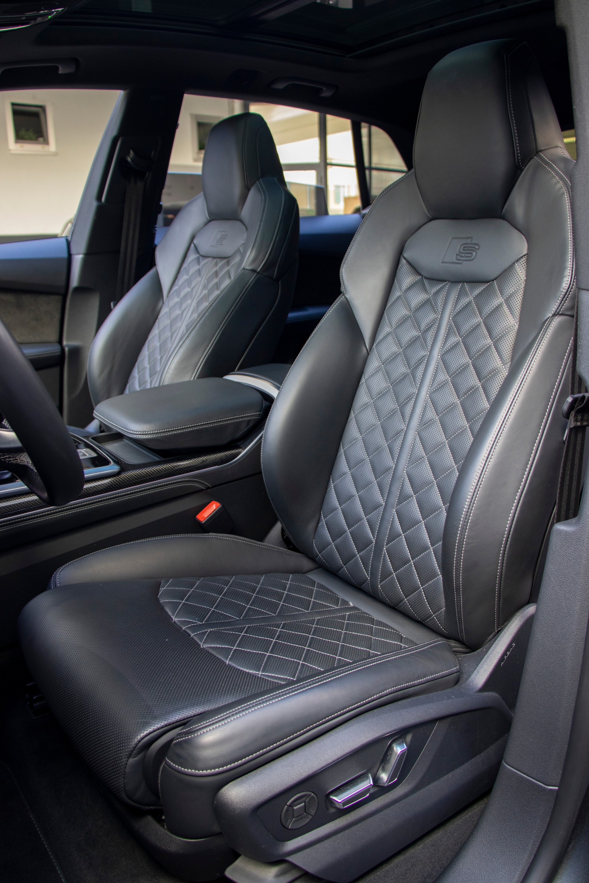 AUDI SQ8 TFSI quattro tiptronic-image-4