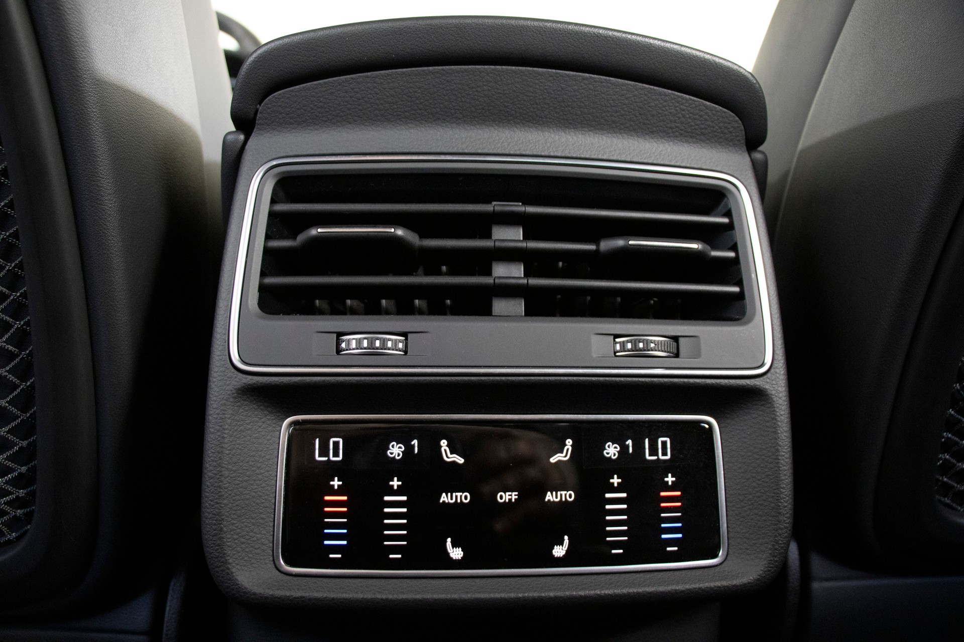 AUDI SQ8 TFSI quattro tiptronic-image-12