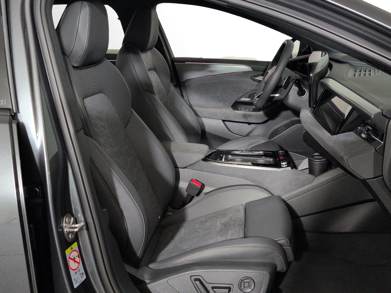 AUDI A6 Avant e-tron quattro-image-6