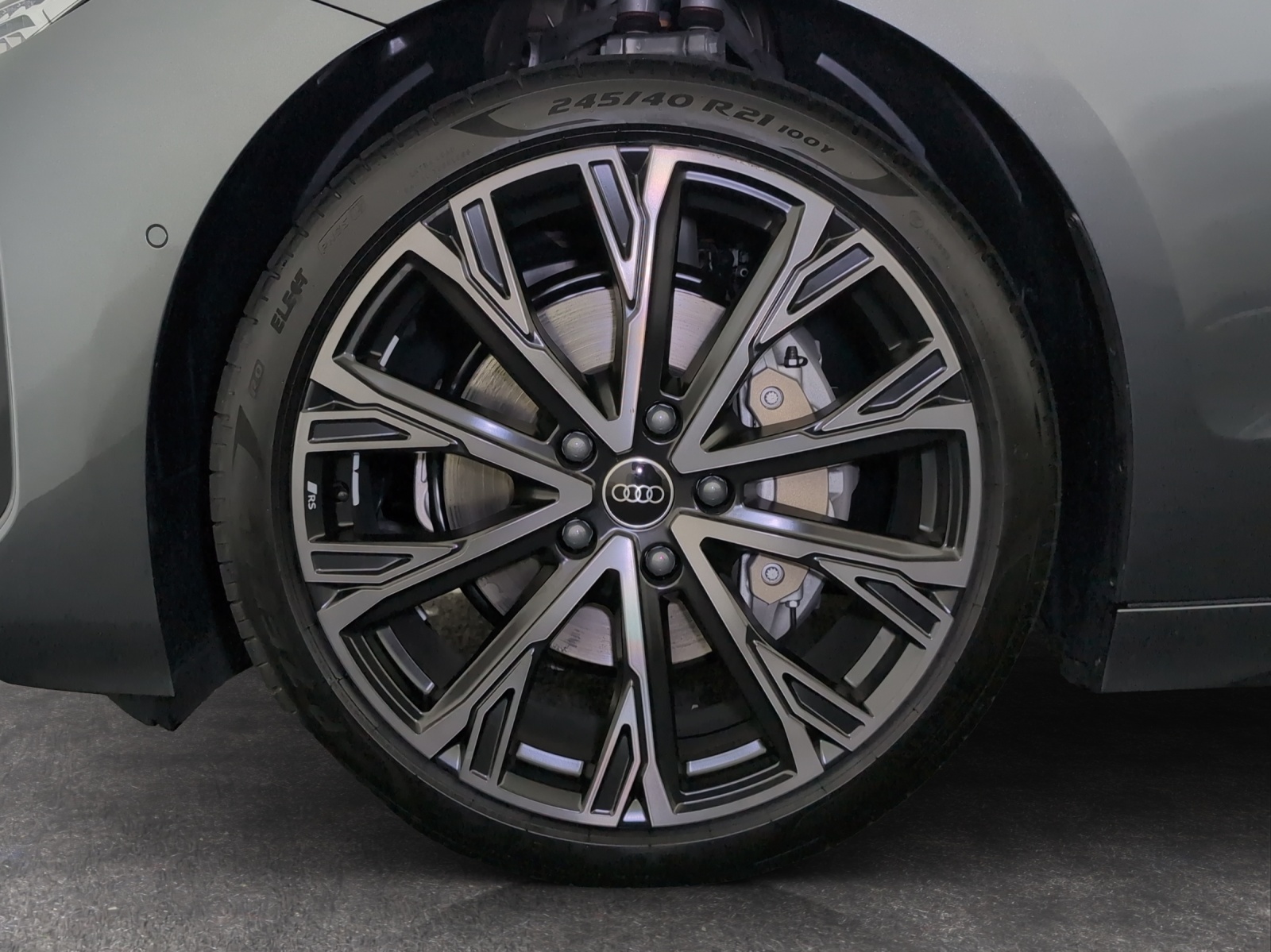 AUDI A6 Avant e-tron quattro-image-4