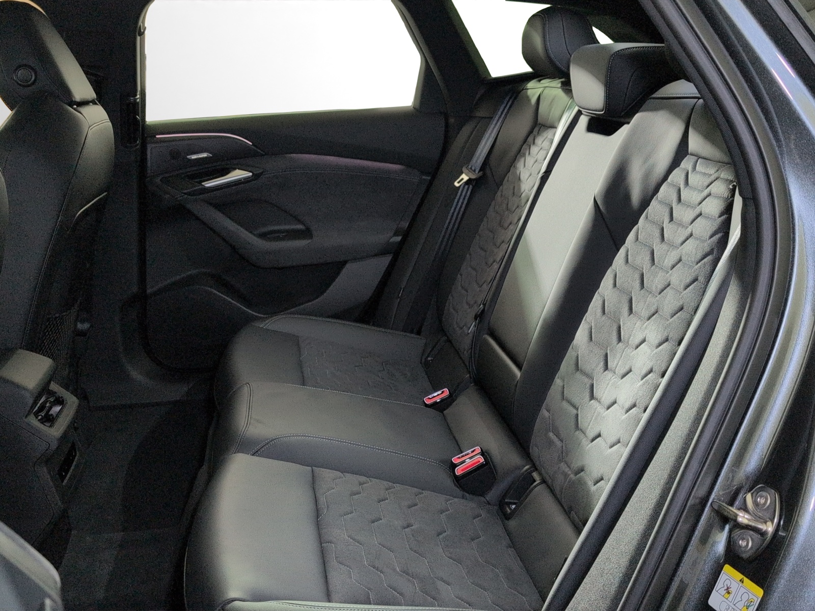 AUDI A6 Avant e-tron quattro-image-8