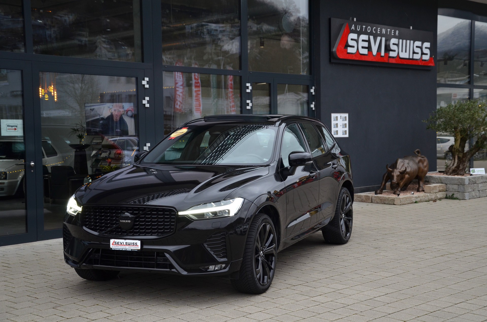 VOLVO XC60 B5 Benzin Mild Hybrid AWD Ultra Dark Geartronic*Ab MFK,Werksgarantie bis 06.2026*-image-8