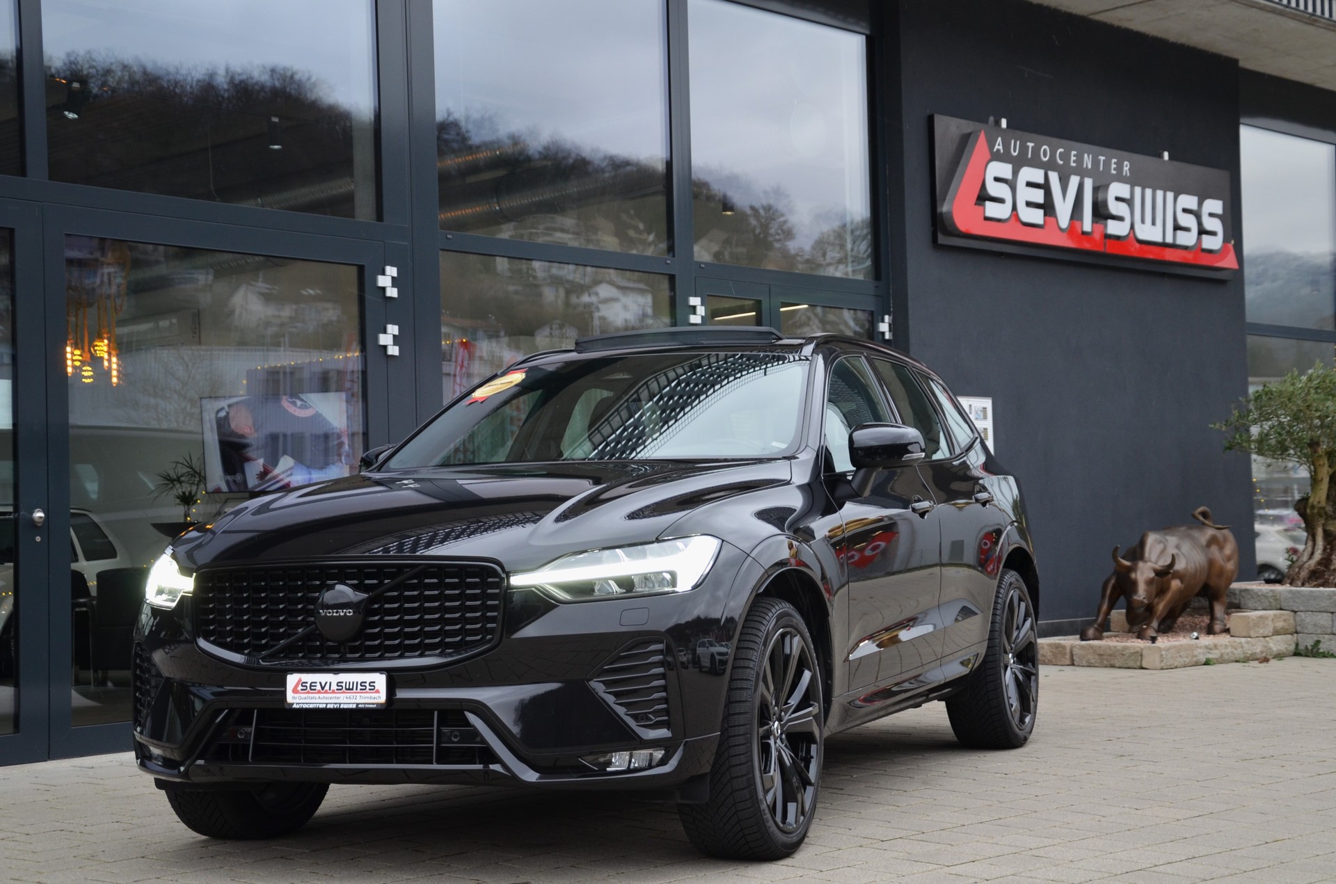 VOLVO XC60 B5 Benzin Mild Hybrid AWD Ultra Dark Geartronic*Ab MFK,Werksgarantie bis 06.2026*-image-9