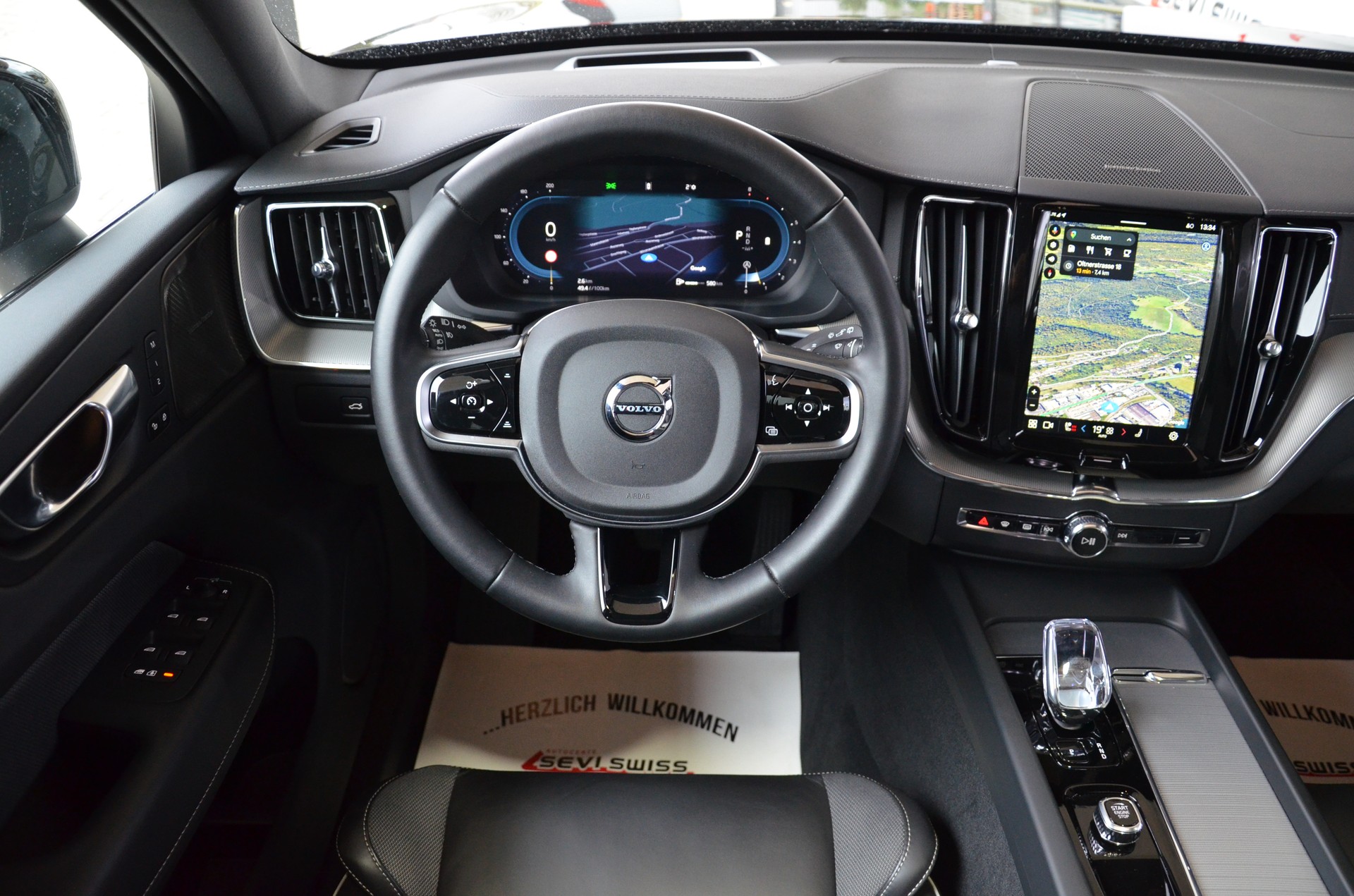 VOLVO XC60 B5 Benzin Mild Hybrid AWD Ultra Dark Geartronic*Ab MFK,Werksgarantie bis 06.2026*-image-12