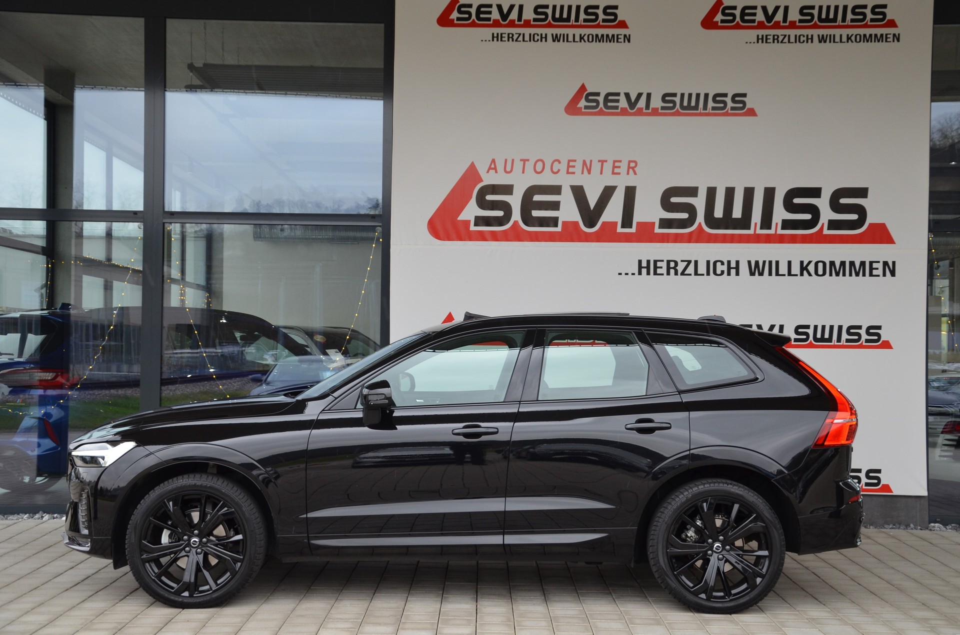 VOLVO XC60 B5 Benzin Mild Hybrid AWD Ultra Dark Geartronic*Ab MFK,Werksgarantie bis 06.2026*-image-7