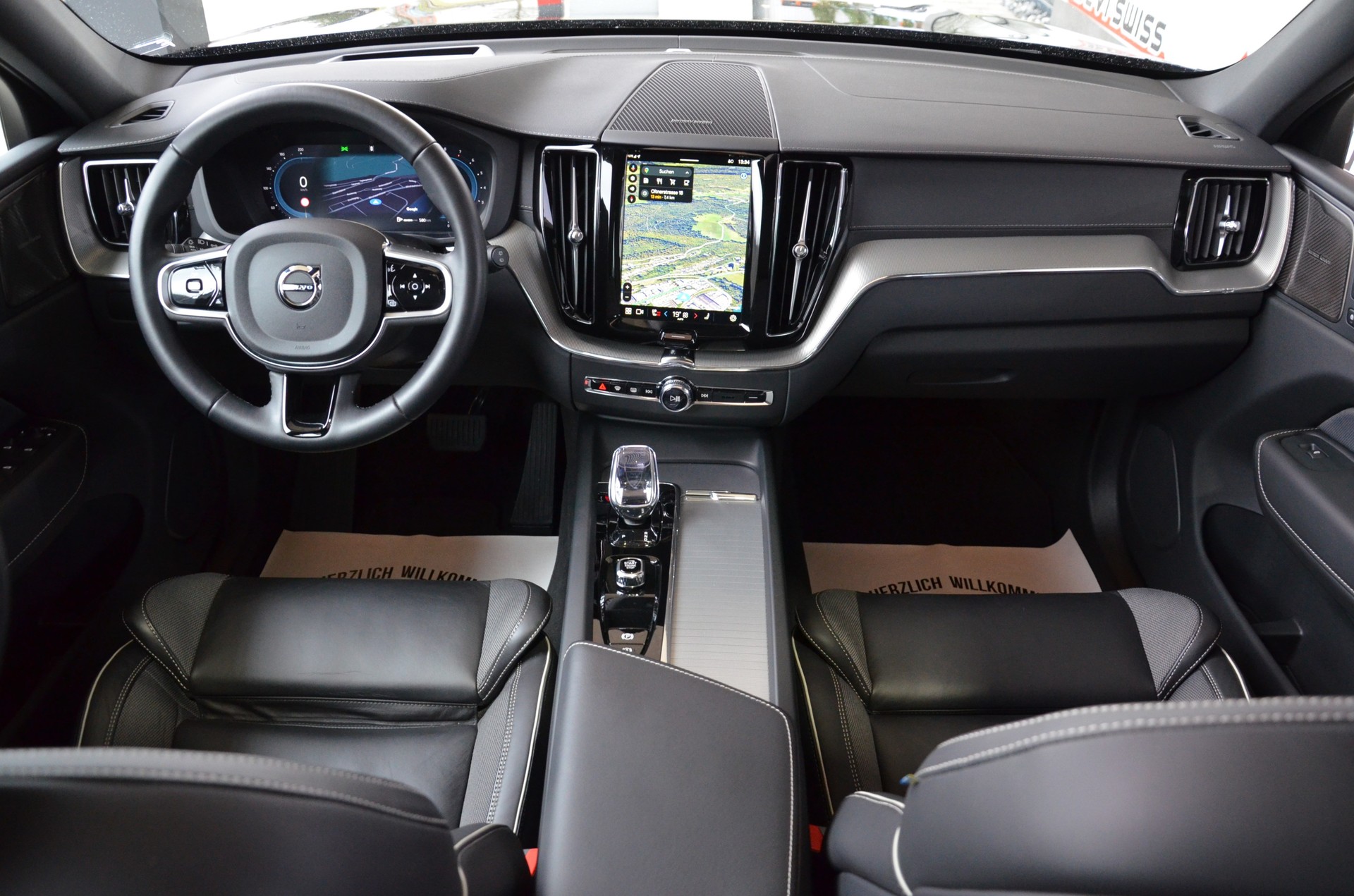 VOLVO XC60 B5 Benzin Mild Hybrid AWD Ultra Dark Geartronic*Ab MFK,Werksgarantie bis 06.2026*-image-11