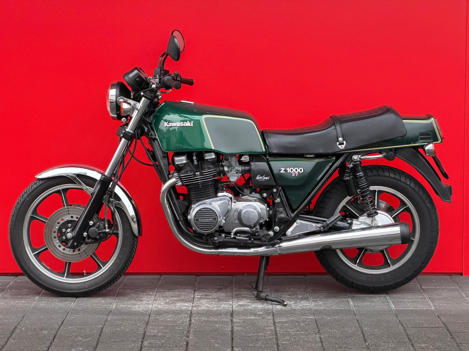 KAWASAKI Z1000 ST-showroom-element-2