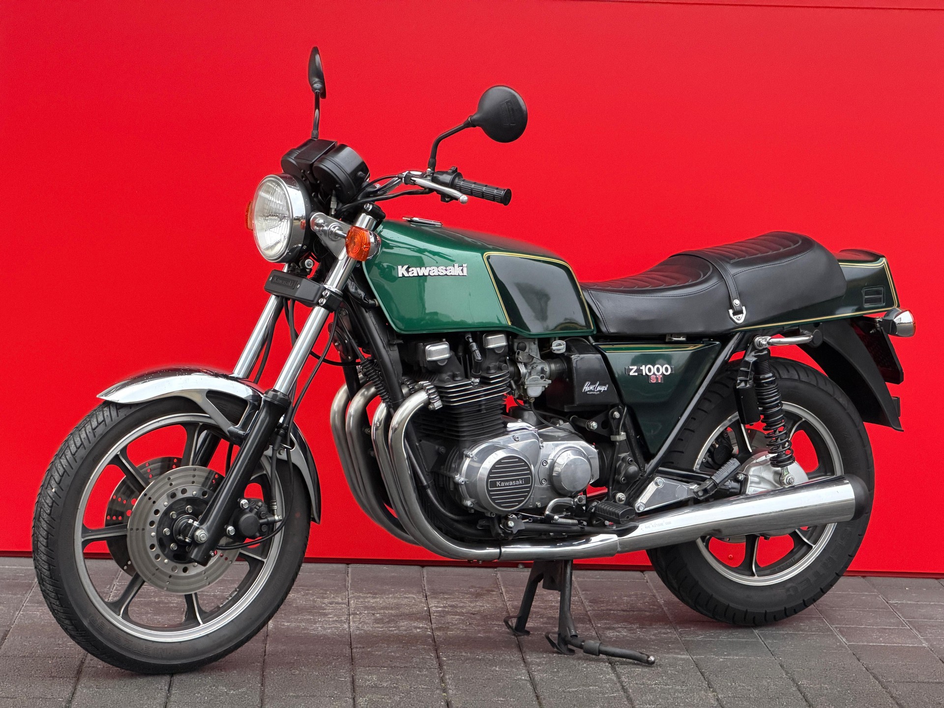 KAWASAKI Z1000 ST-showroom-element-1
