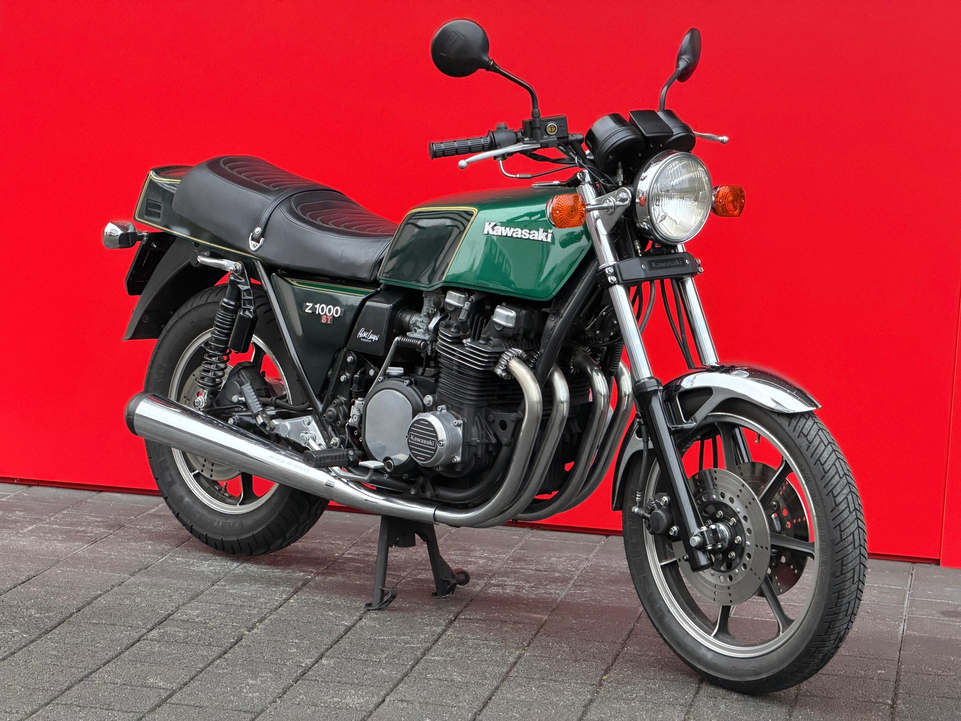 KAWASAKI Z1000 ST-showroom-element-3