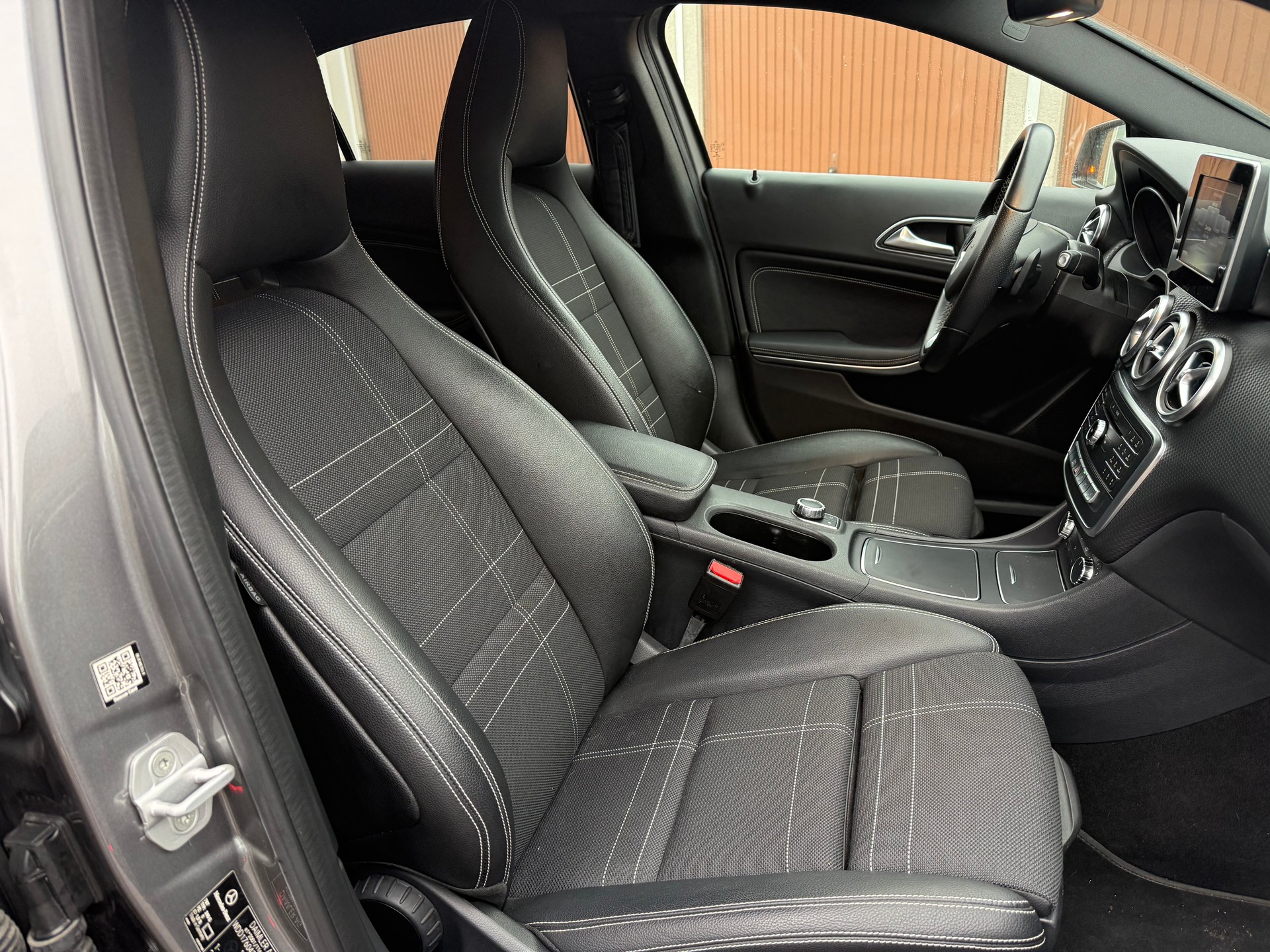 MERCEDES-BENZ A 200 Urban 7G-DCT-image-7