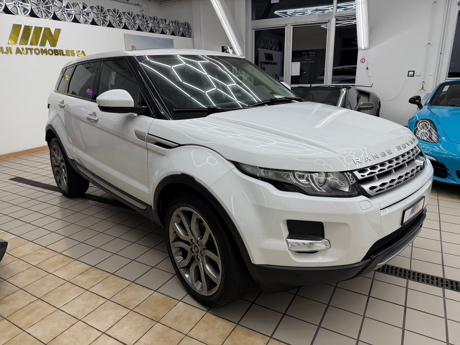 LAND ROVER Range Rover Evoque 2.2 SD4 Prestige AT9-showroom-element-3