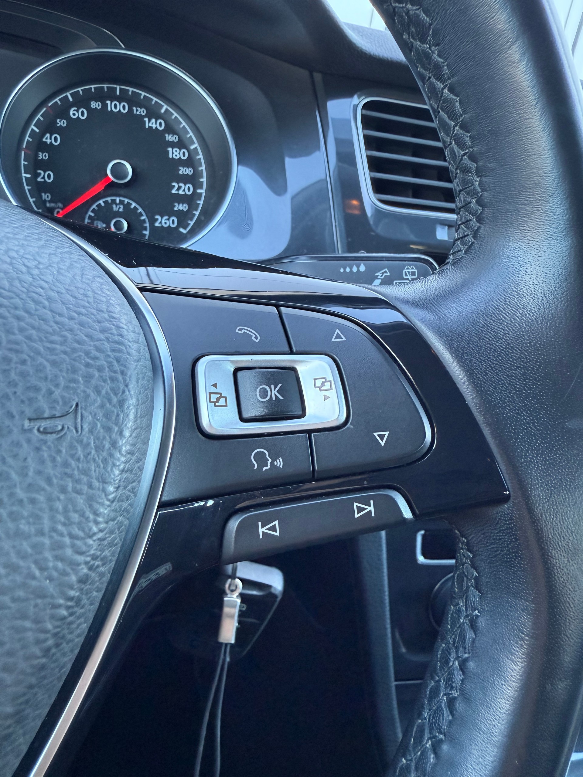 VW Golf Variant 1.6 TDI Trendline-image-13