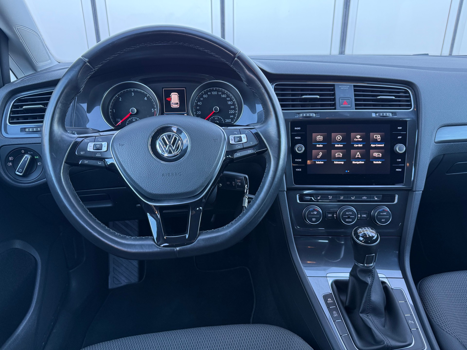 VW Golf Variant 1.6 TDI Trendline-image-6