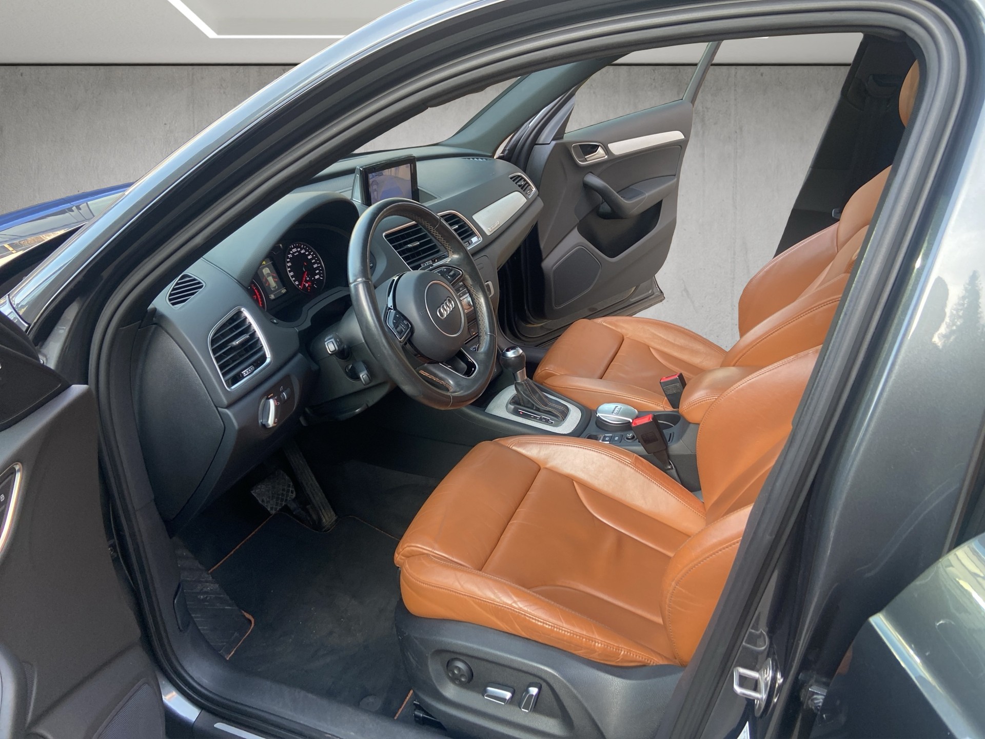 AUDI Q3 2.0 TFSI sport quattro S-tronic-image-6