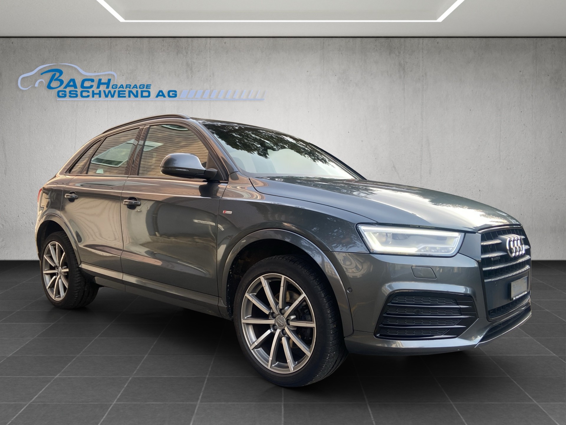 AUDI Q3 2.0 TFSI sport quattro S-tronic-showroom-element-1