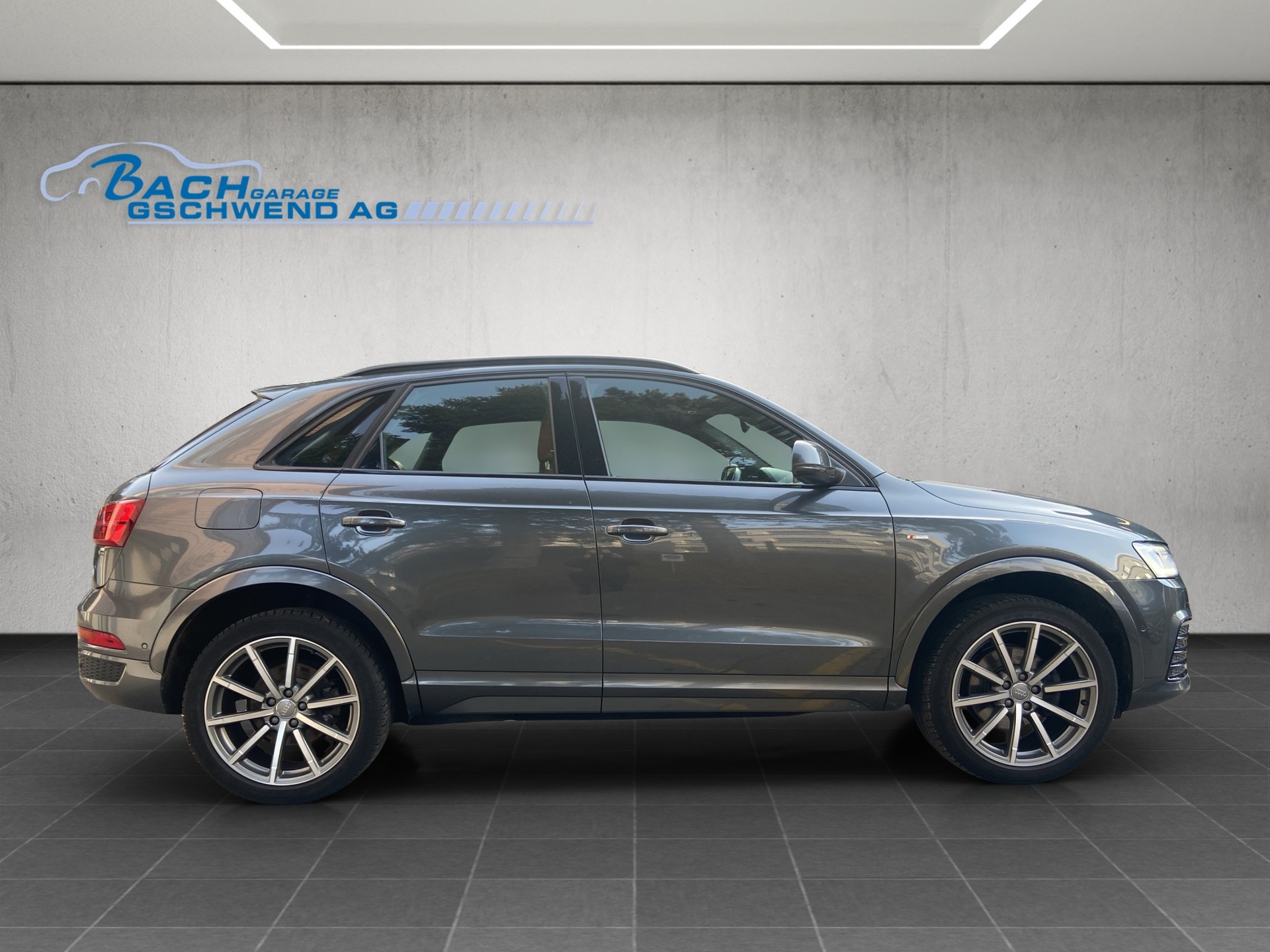 AUDI Q3 2.0 TFSI sport quattro S-tronic-showroom-element-2