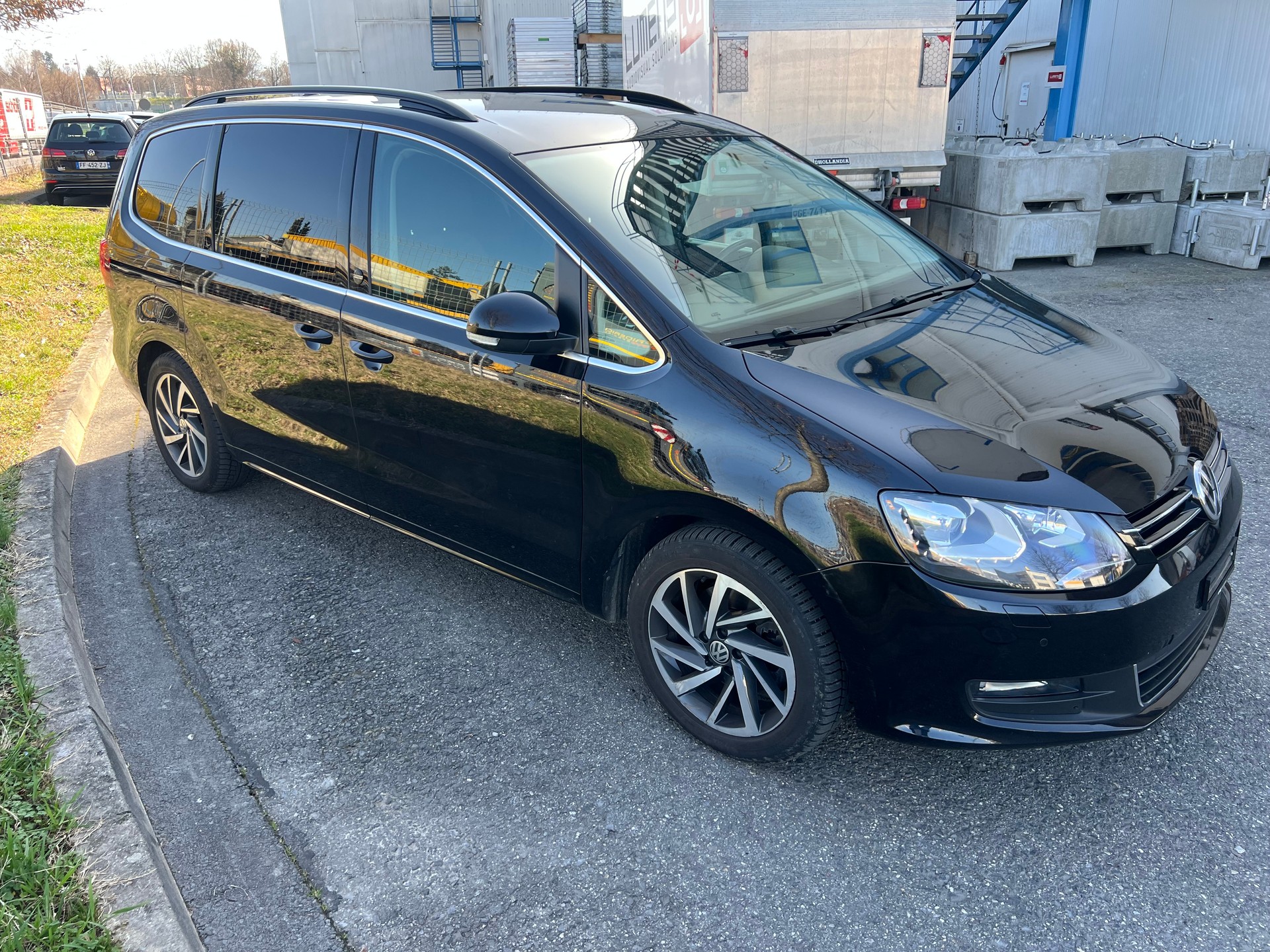 VW Sharan 2.0 TDI BMT Sound 4Motion DSG-image-7