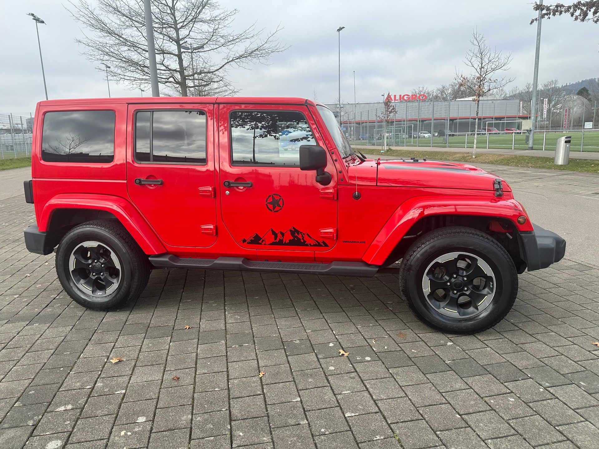 JEEP Wrangler 2.8CRD Unlimited Sahara X Automatic Hardtop-showroom-element-3