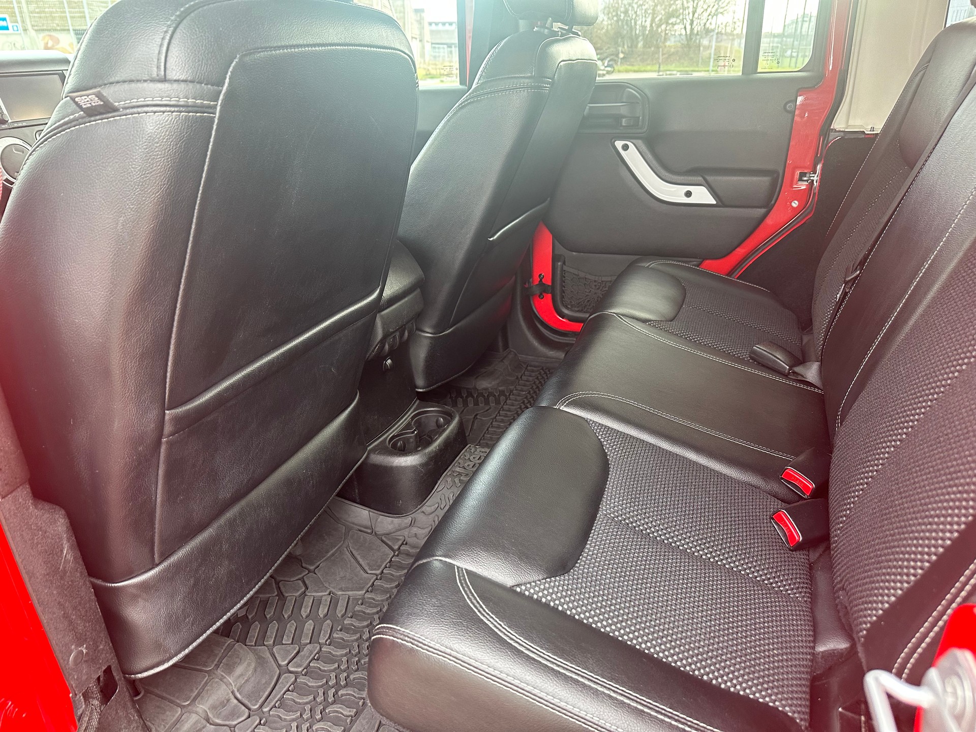 JEEP Wrangler 2.8CRD Unlimited Sahara X Automatic Hardtop-image-9