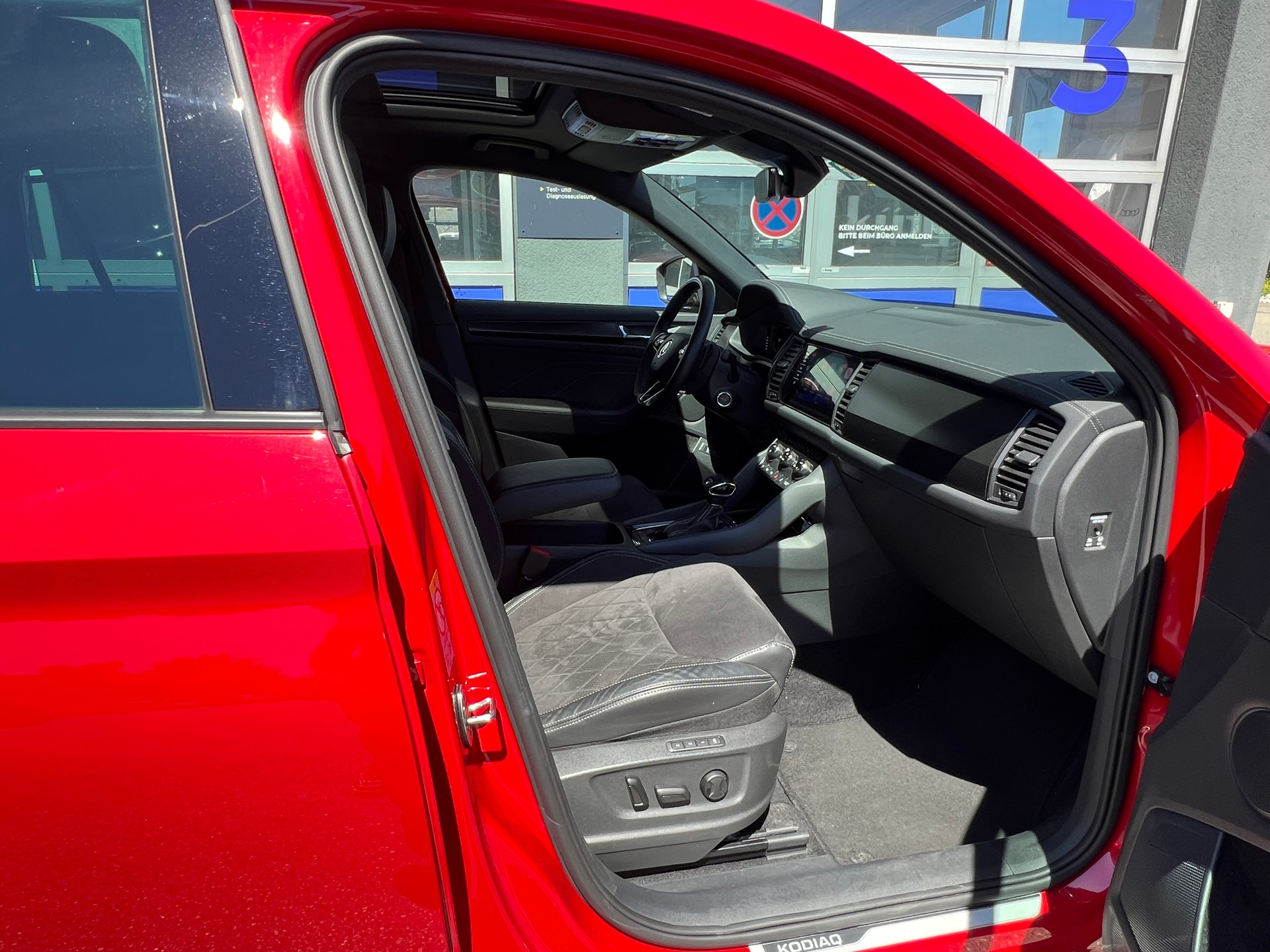 SKODA Kodiaq 2.0 TSI Sportline DSG * AHK 2.2T *-image-12