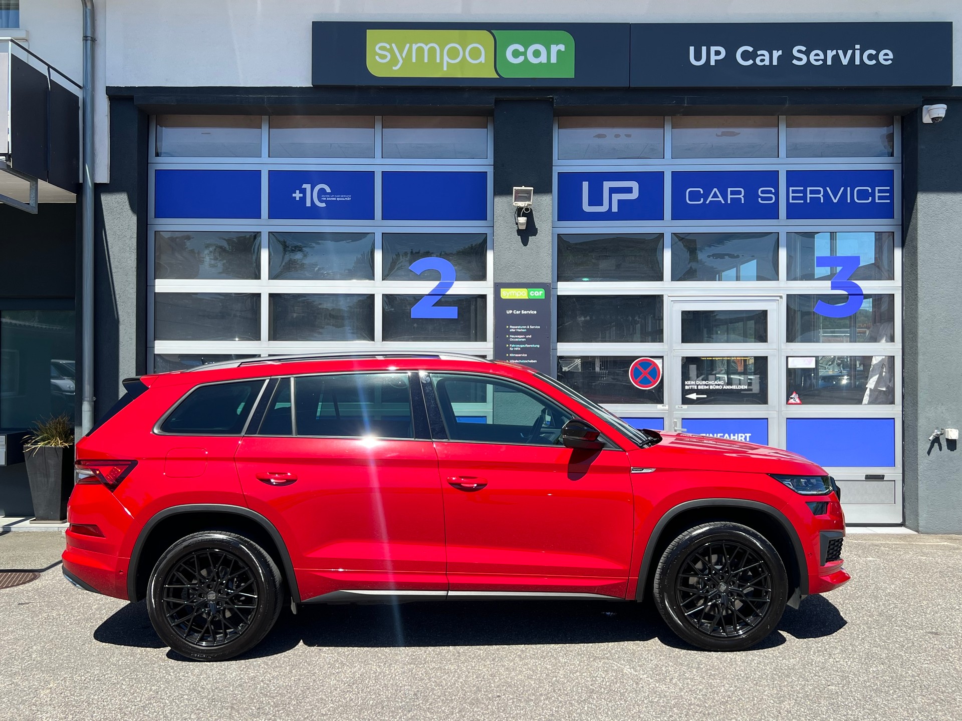 SKODA Kodiaq 2.0 TSI Sportline DSG * AHK 2.2T *-showroom-element-3