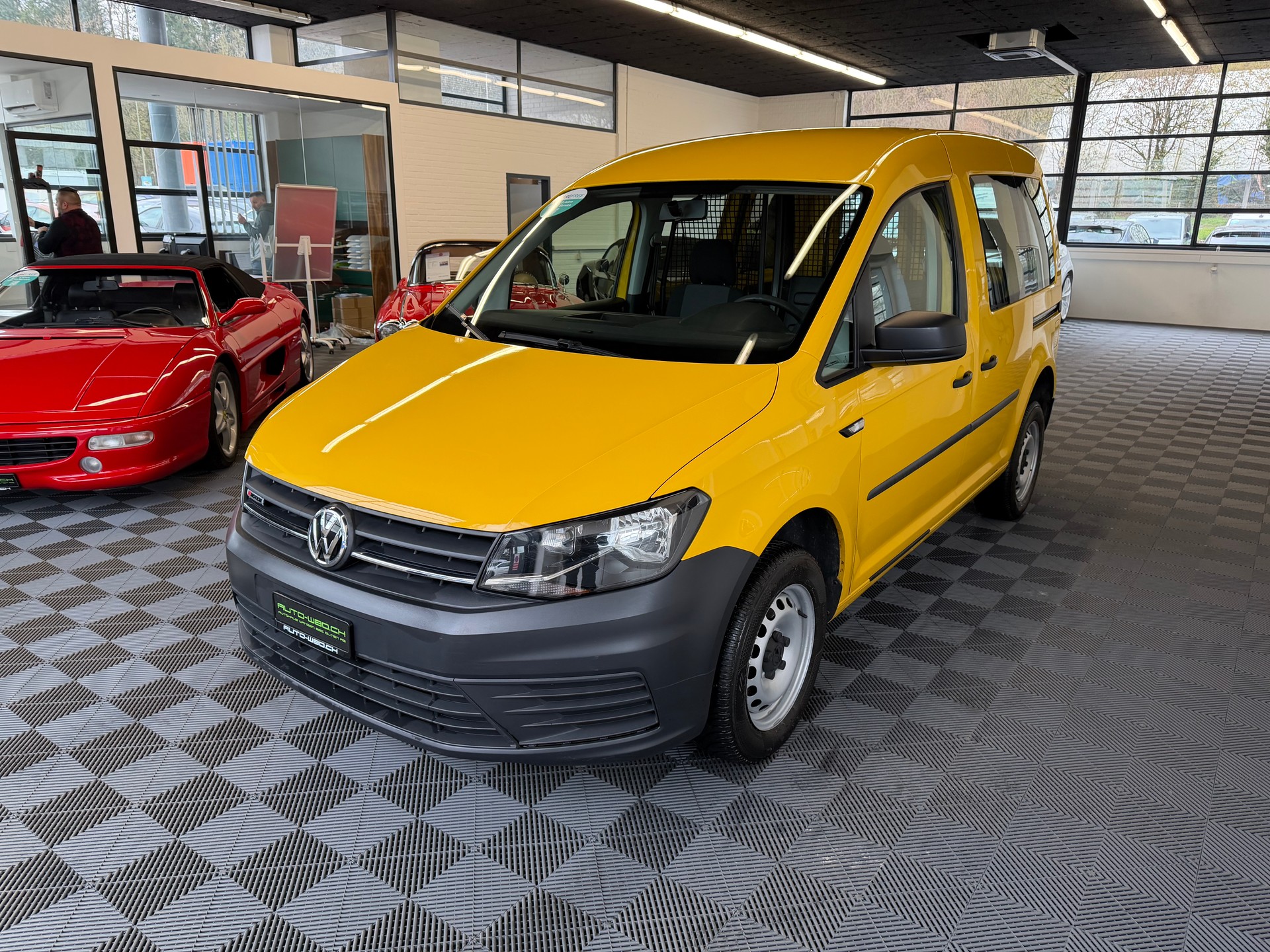 VW Caddy 2.0TDI 4Motion BlueMotion Technology-image-5