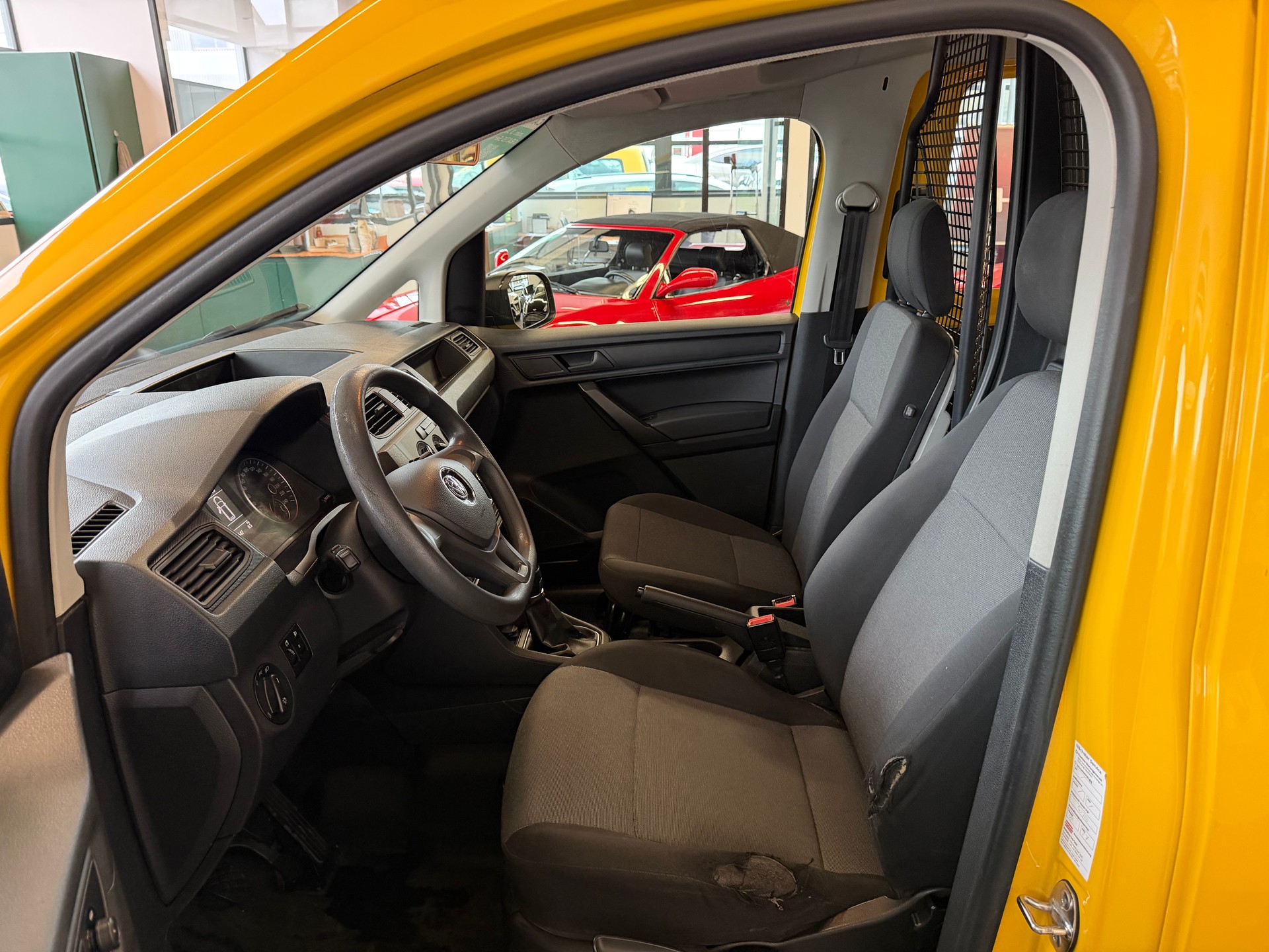 VW Caddy 2.0TDI 4Motion BlueMotion Technology-image-15