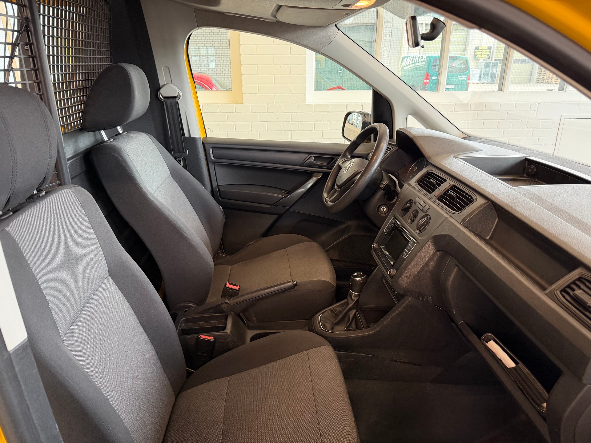 VW Caddy 2.0TDI 4Motion BlueMotion Technology-image-11