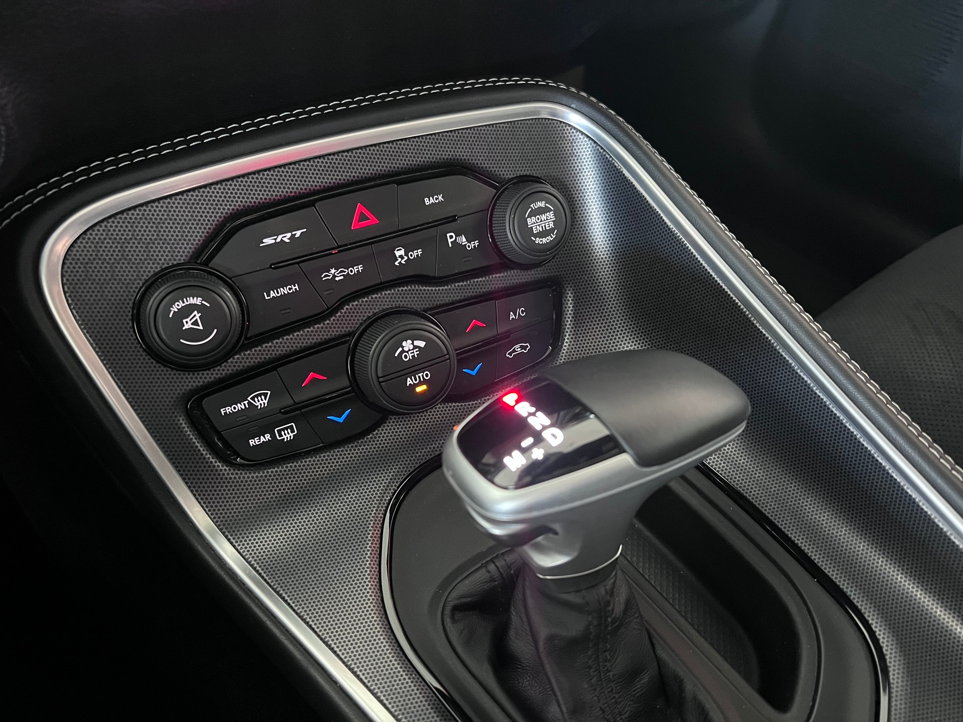 DODGE SRT 392 6.4 V8 HEMI-image-29