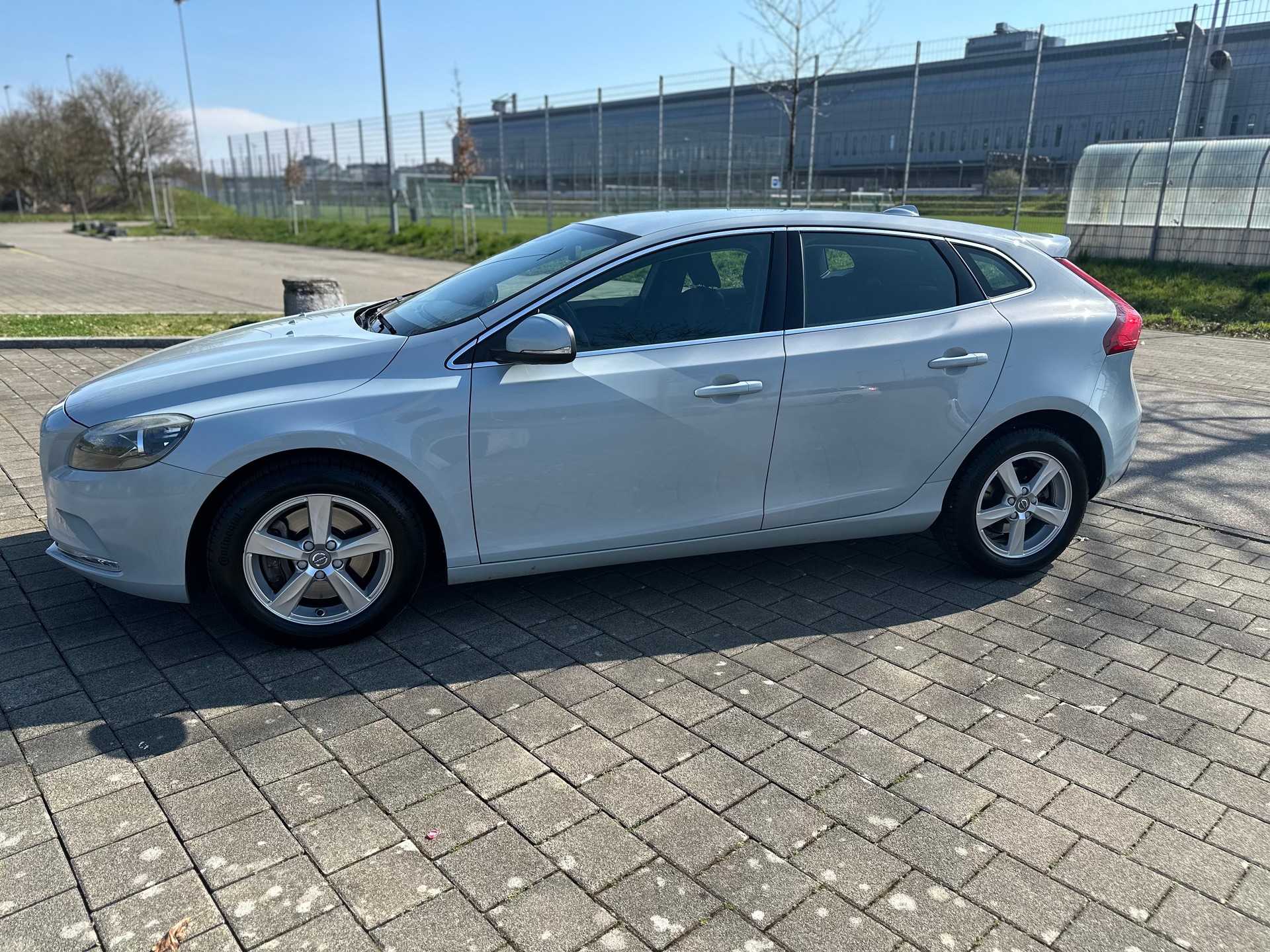 VOLVO V40 D4 Momentum Geartronic-image-7