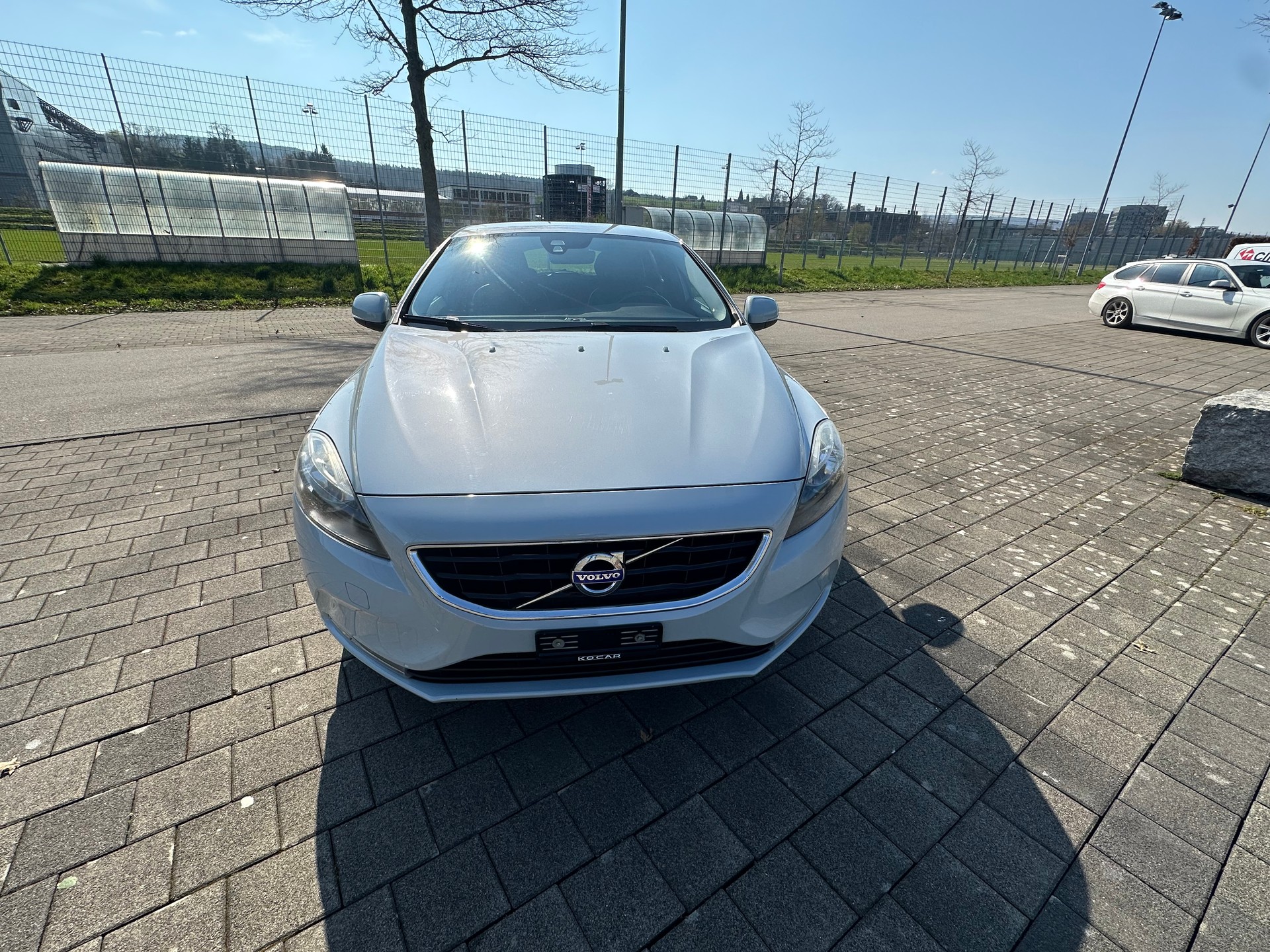 VOLVO V40 D4 Momentum Geartronic-showroom-element-1