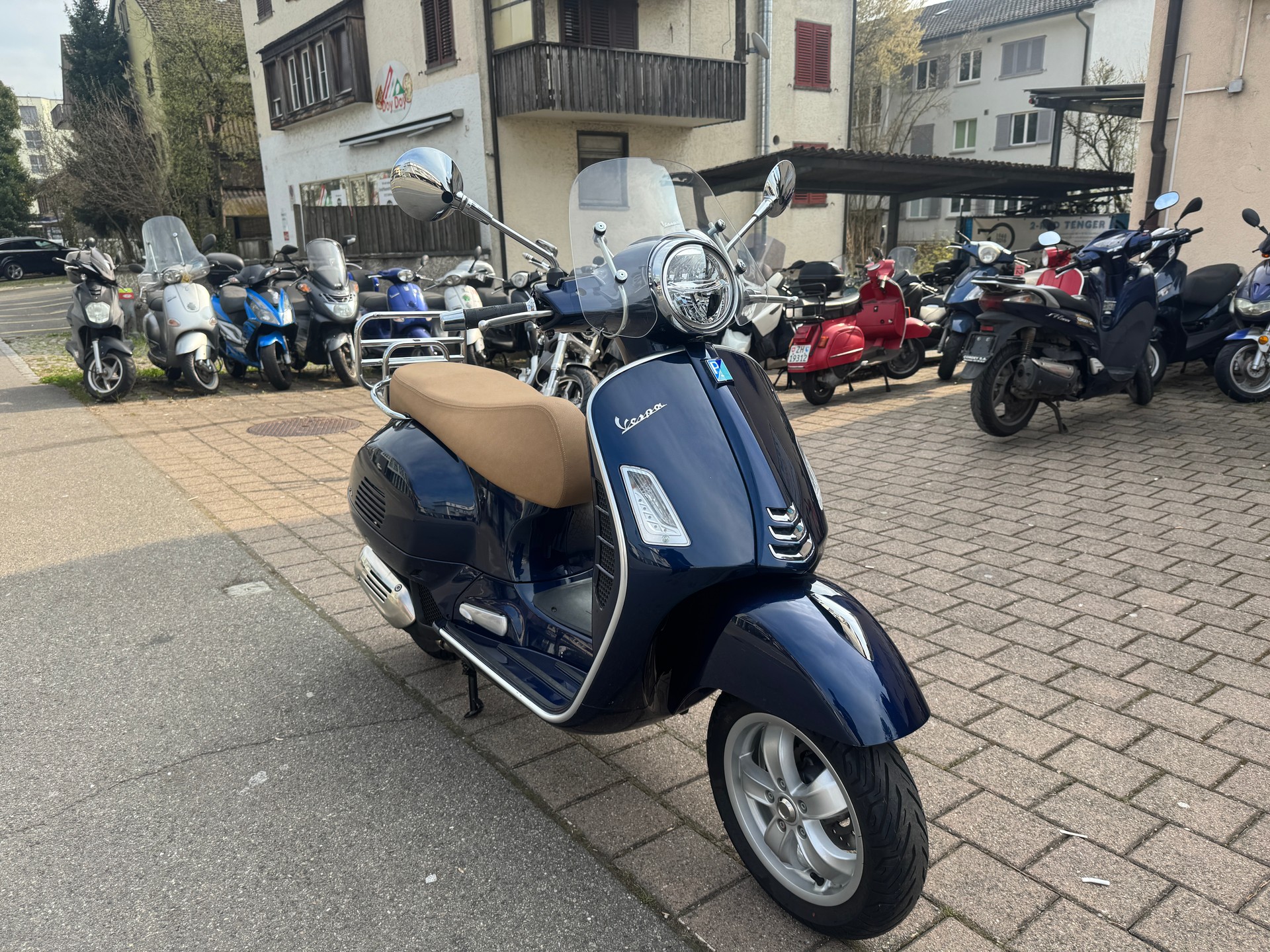 PIAGGIO Vespa GTS 125 ABS-image-1
