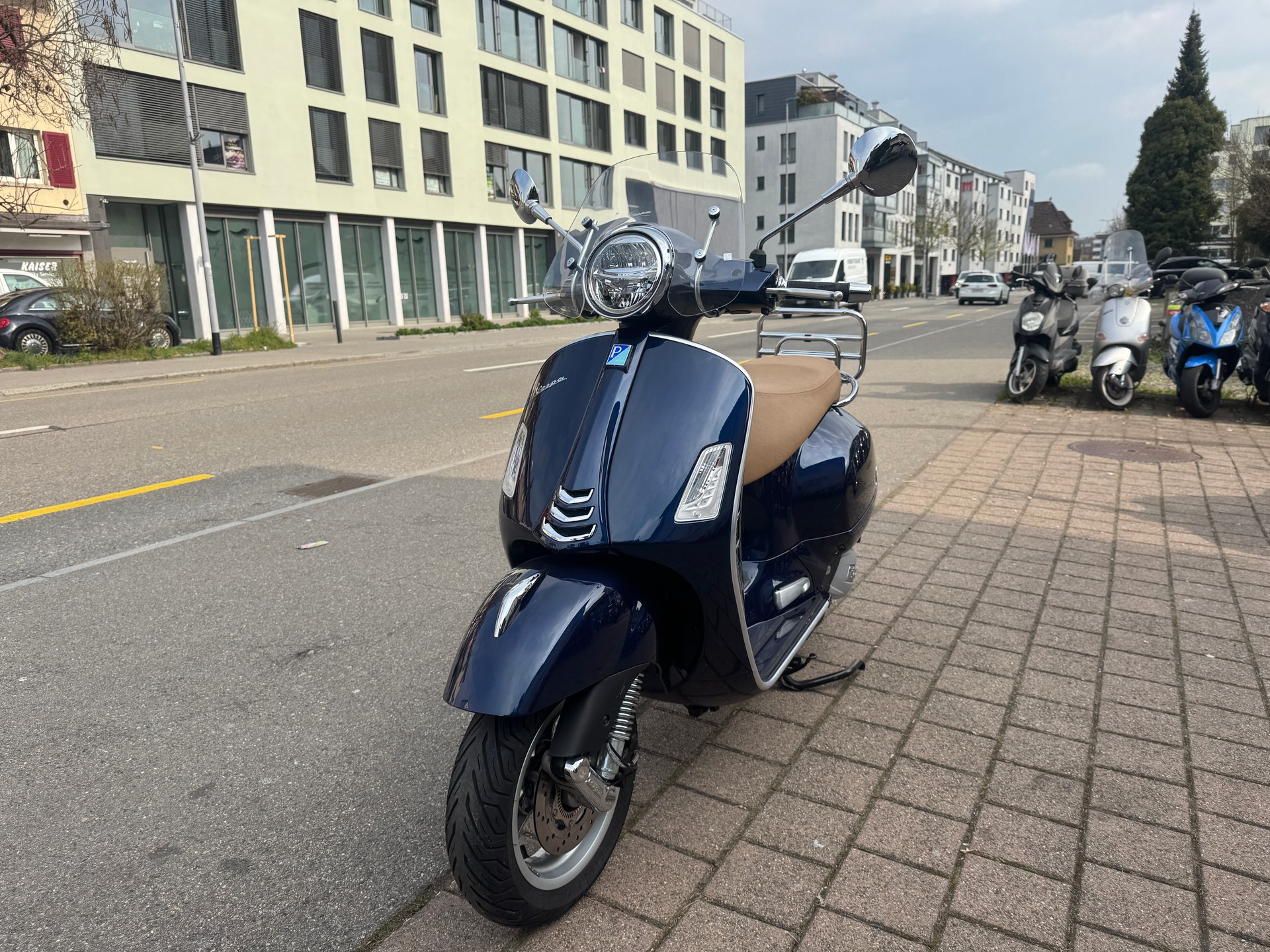 PIAGGIO Vespa GTS 125 ABS-image-3