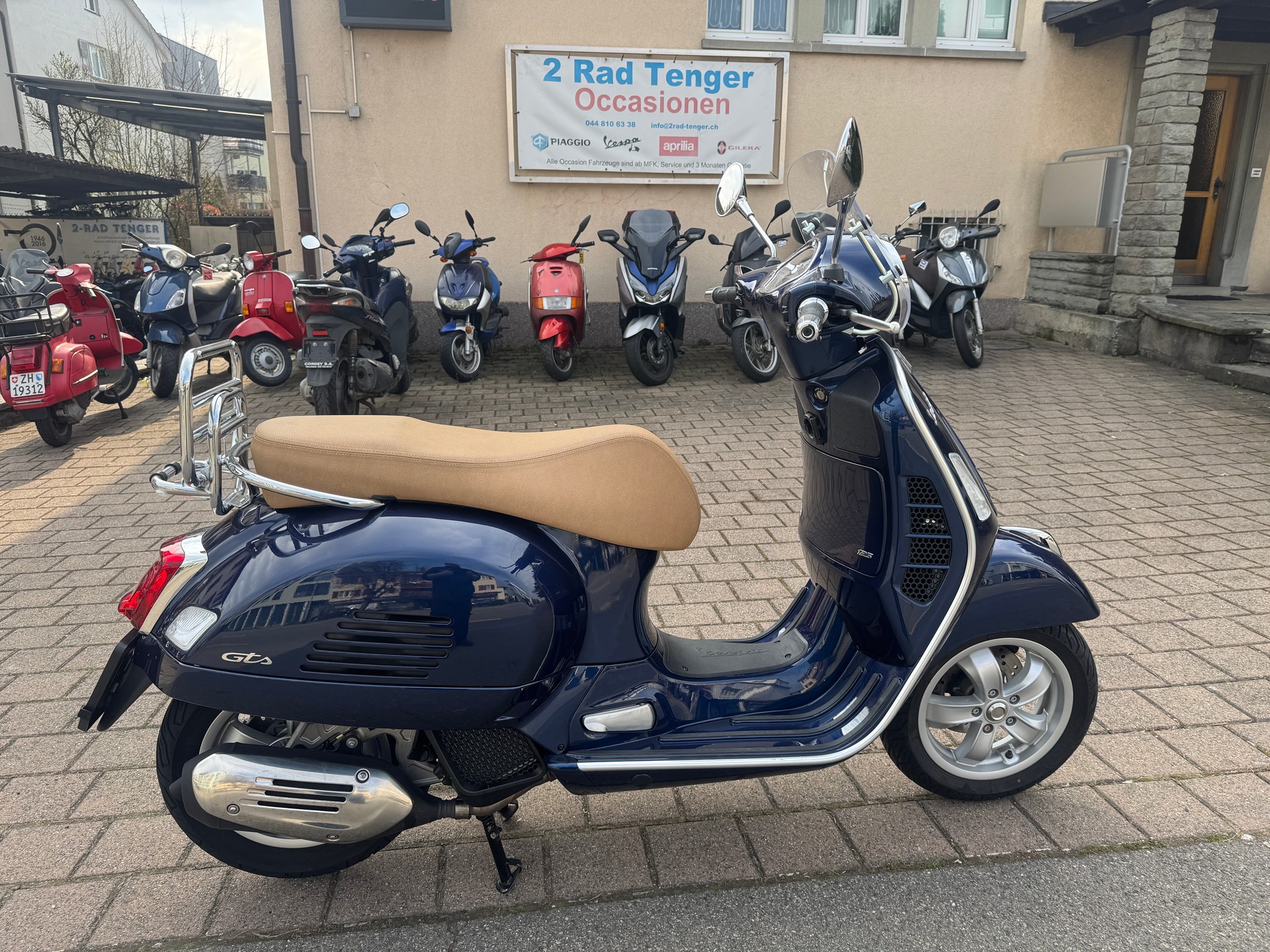 PIAGGIO Vespa GTS 125 ABS-image-0