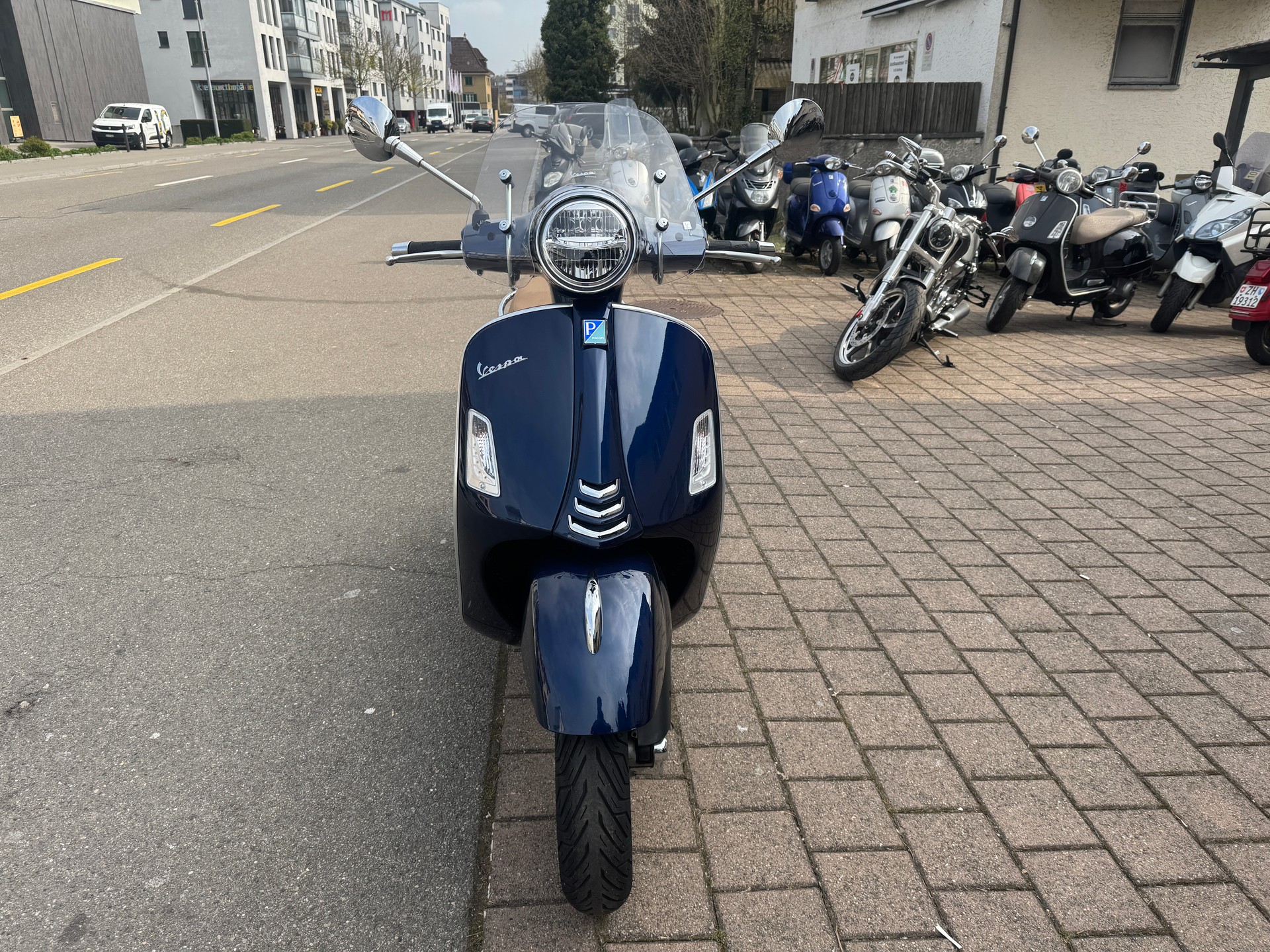 PIAGGIO Vespa GTS 125 ABS-image-2