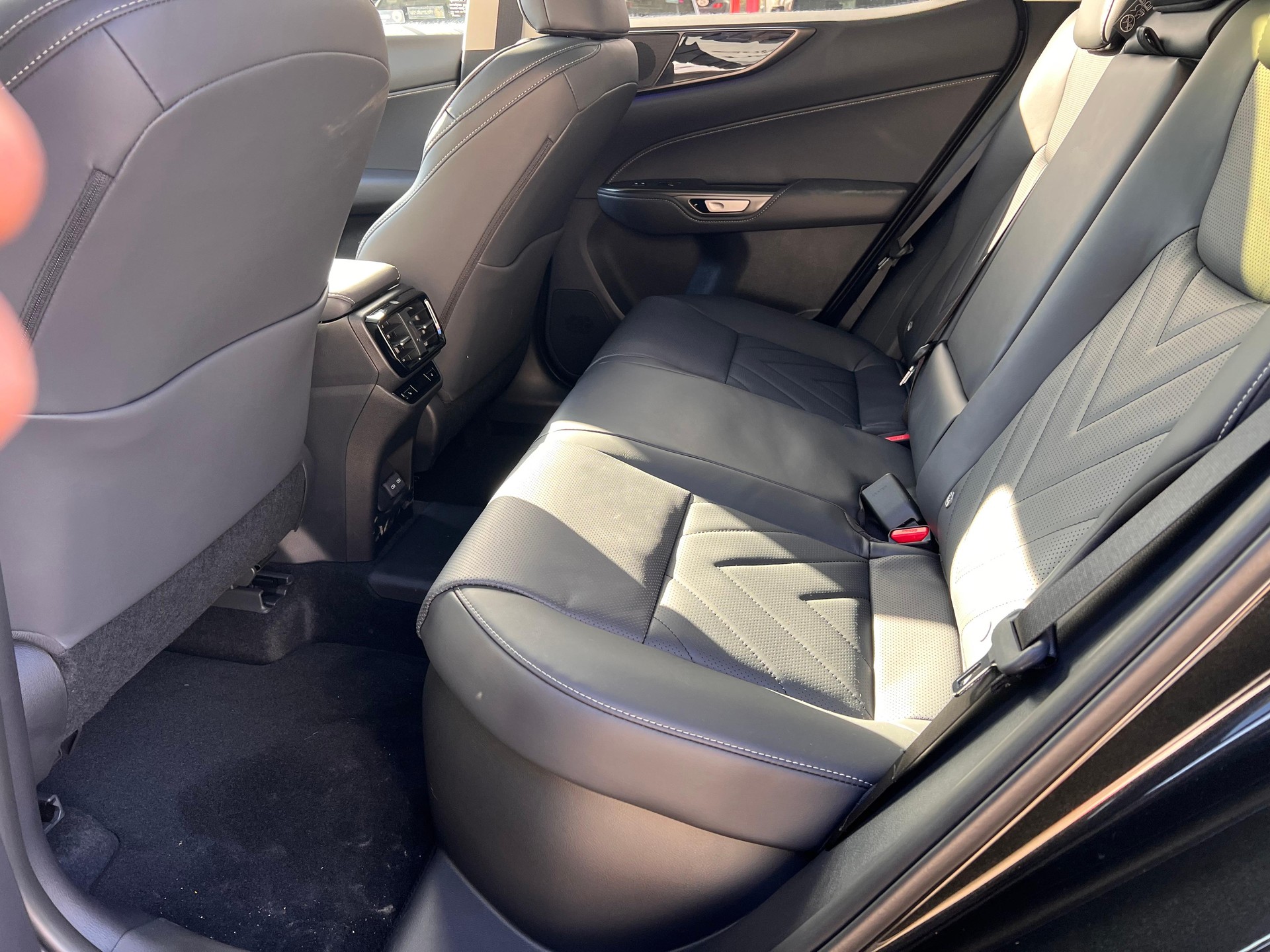 LEXUS NX 450h+ Excellence-image-10