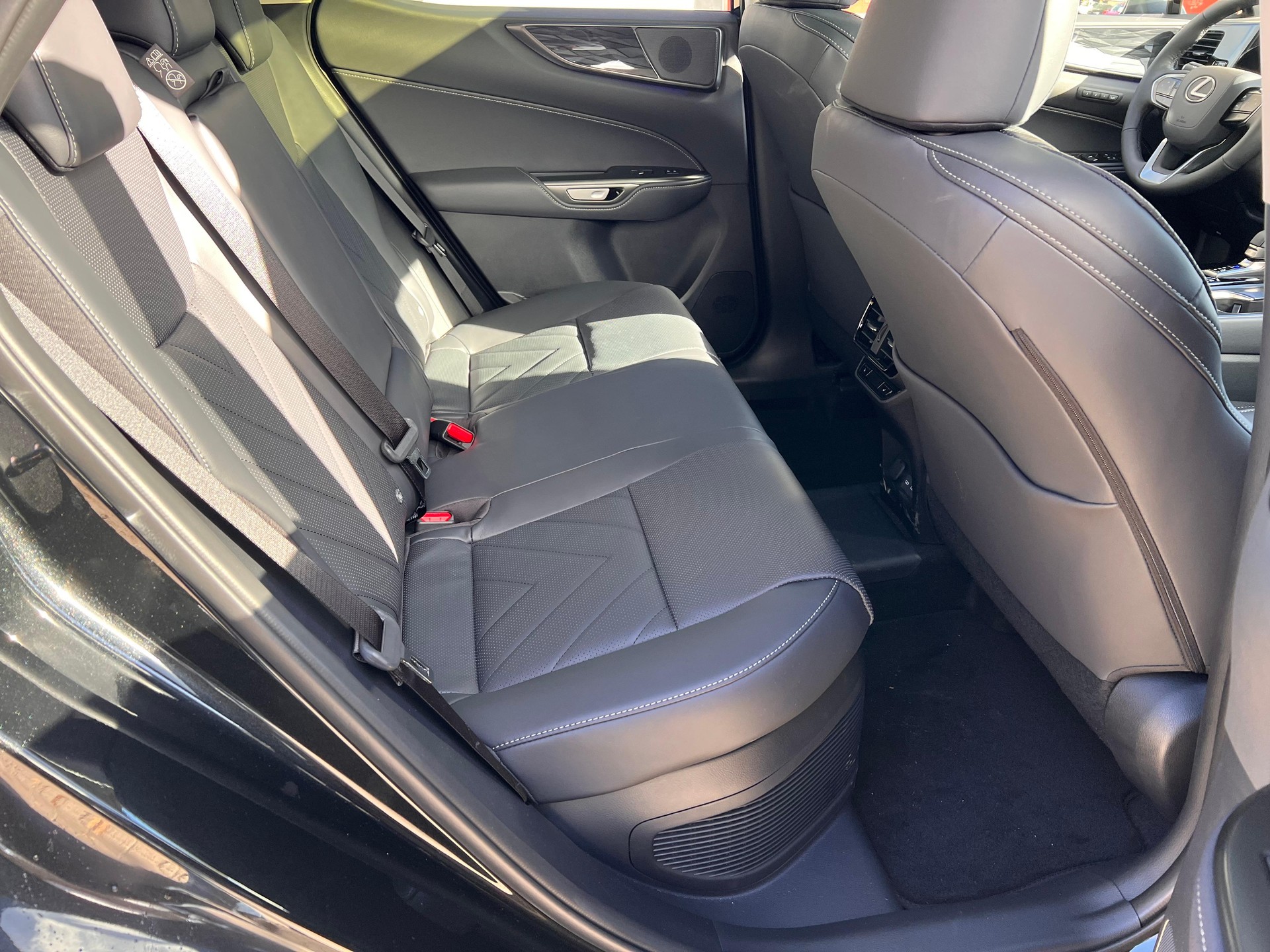 LEXUS NX 450h+ Excellence-image-11
