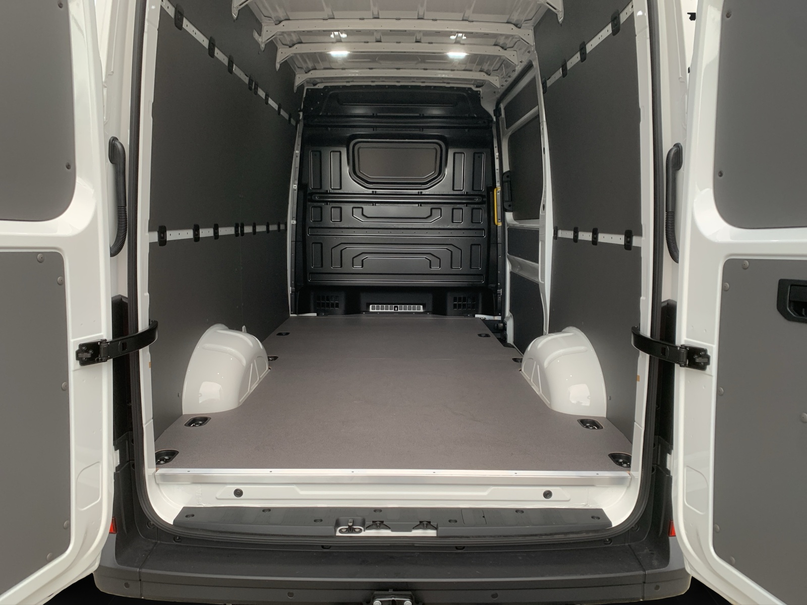 VW Crafter 35 Kasten 2.0 BiTDI L3H3 4Motion A-image-12