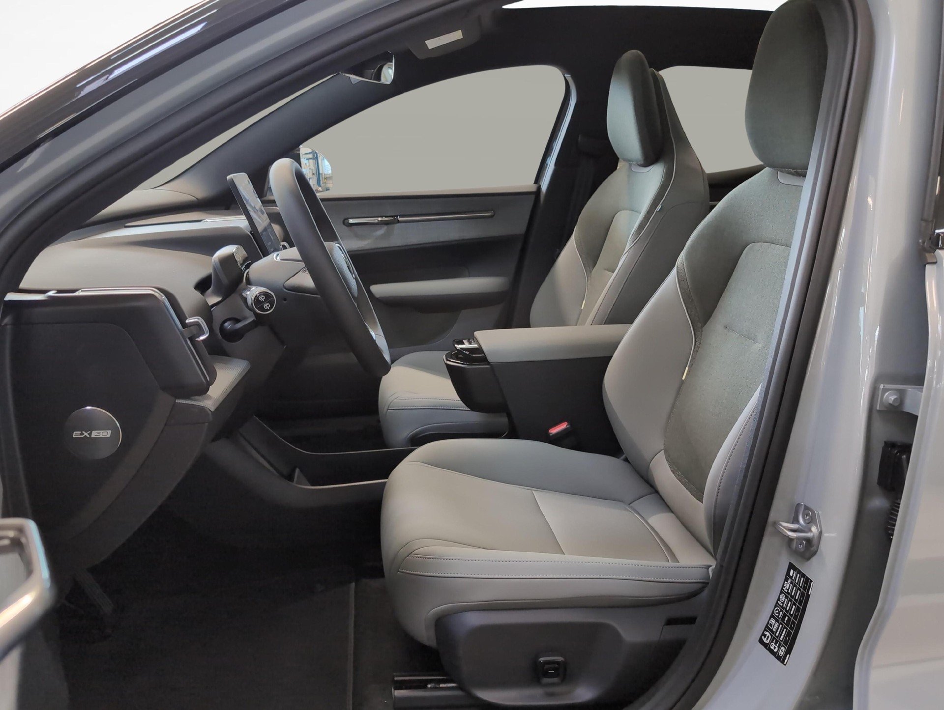 VOLVO EX30 CC E60 Twin Performance AWD-image-4