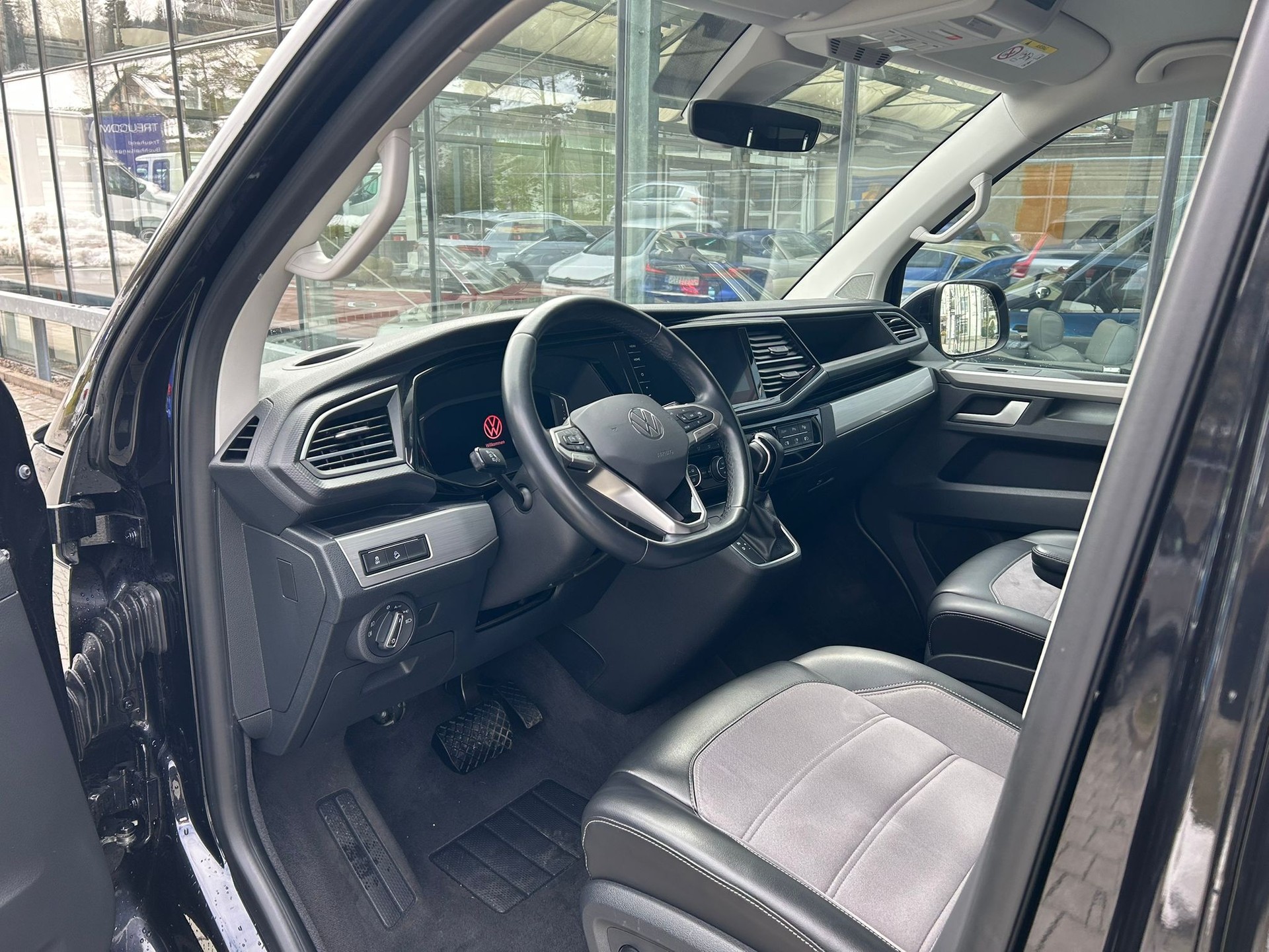 VW T6.1 Multivan 2.0 Bi-TDI Highline 4Motion DSG-image-6