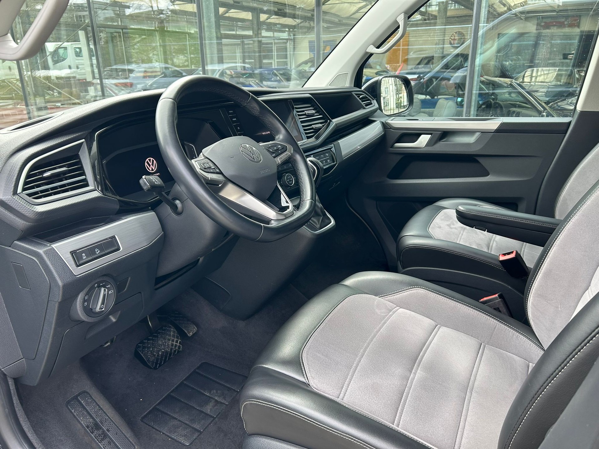 VW T6.1 Multivan 2.0 Bi-TDI Highline 4Motion DSG-image-7