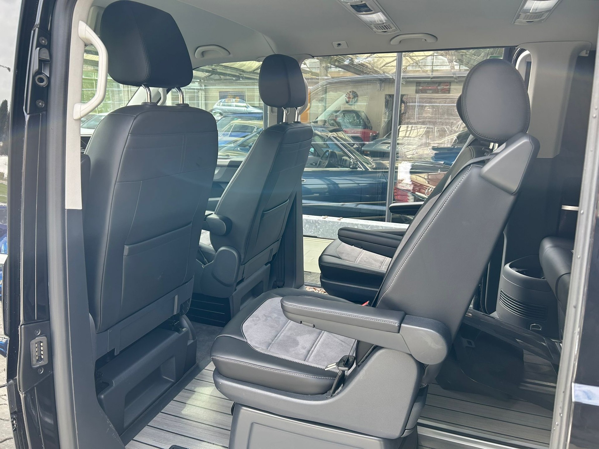 VW T6.1 Multivan 2.0 Bi-TDI Highline 4Motion DSG-image-12
