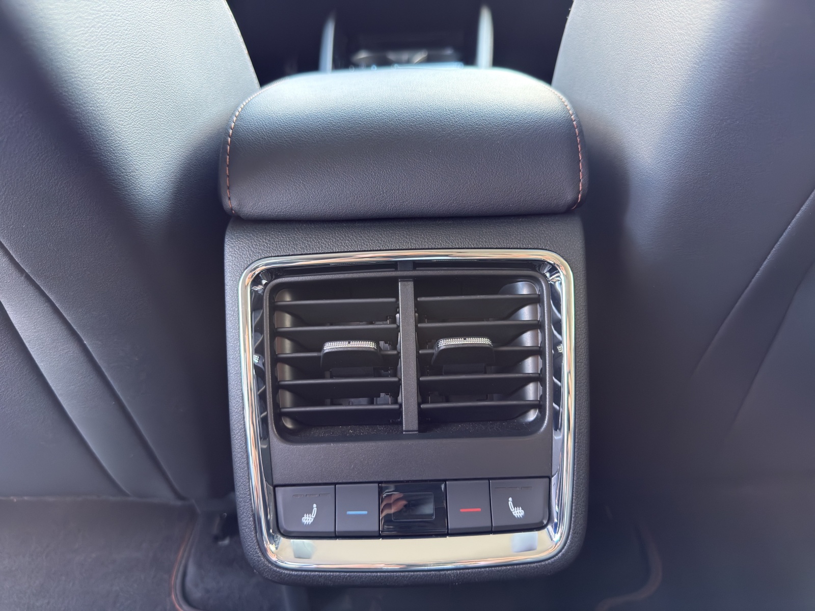 SKODA Enyaq 80-image-13