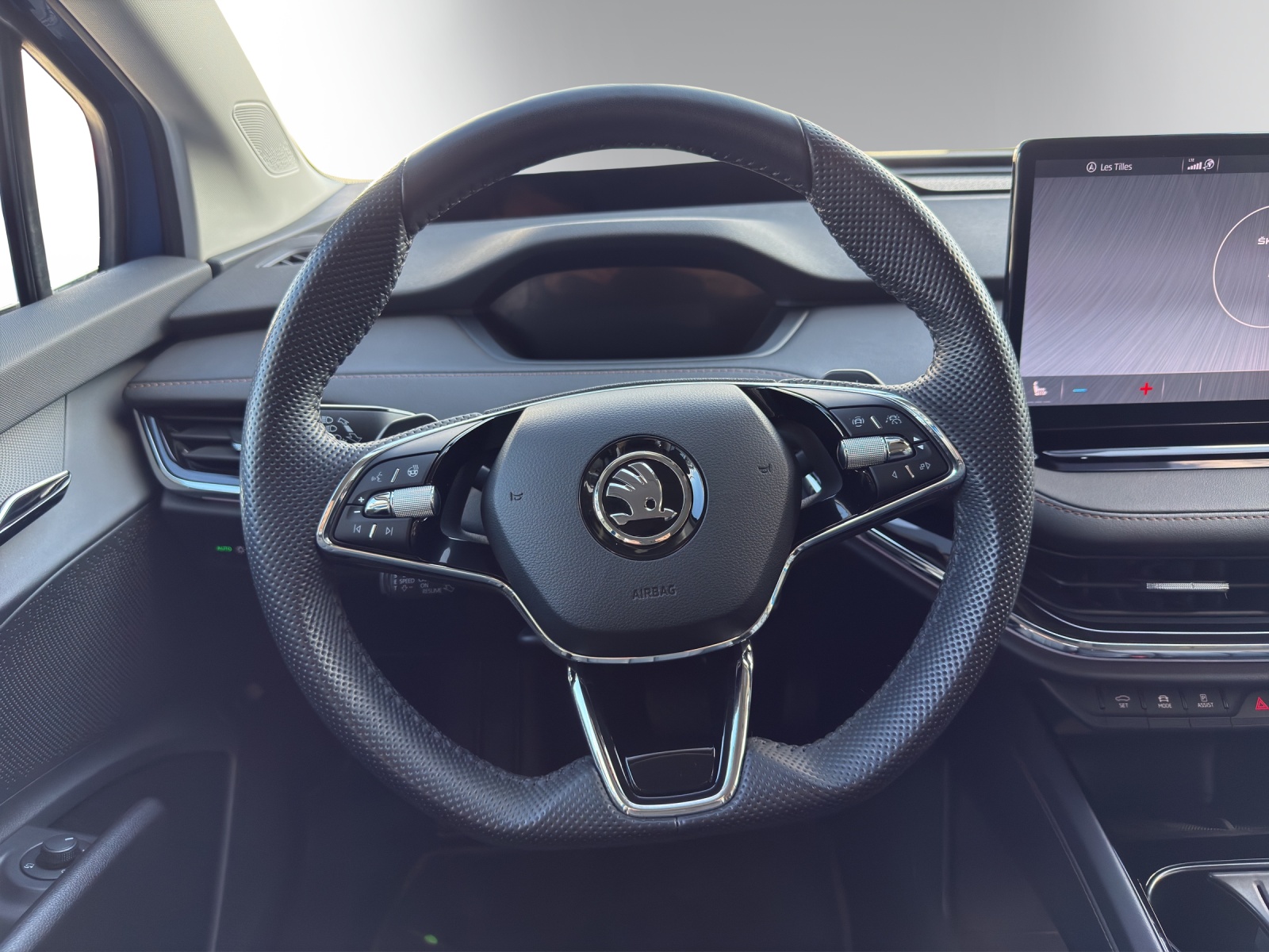 SKODA Enyaq 80-image-12