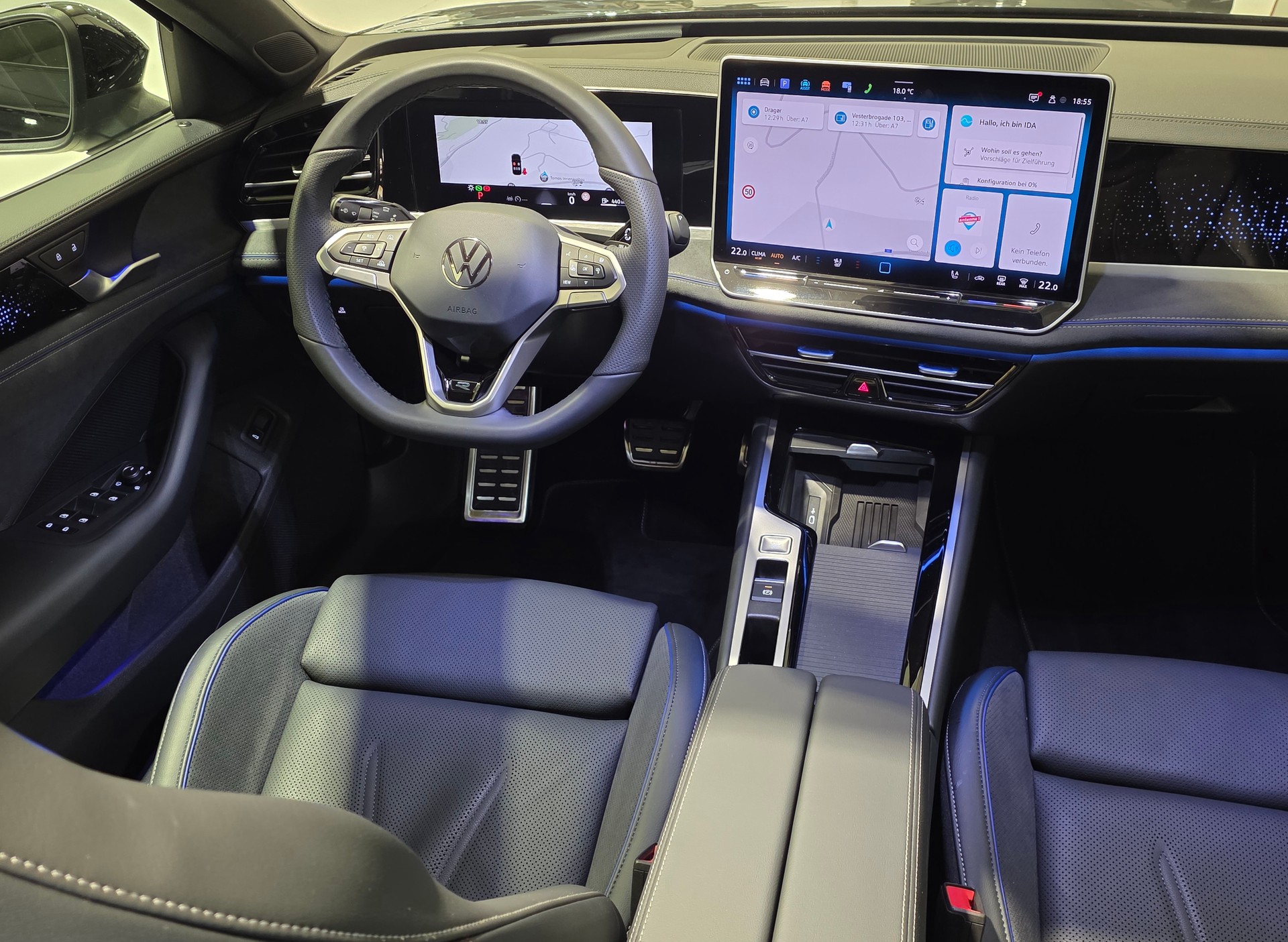 VW Passat Variant 2.0 TSI R-Line Signature Black Style 4 Motion DSG-image-6