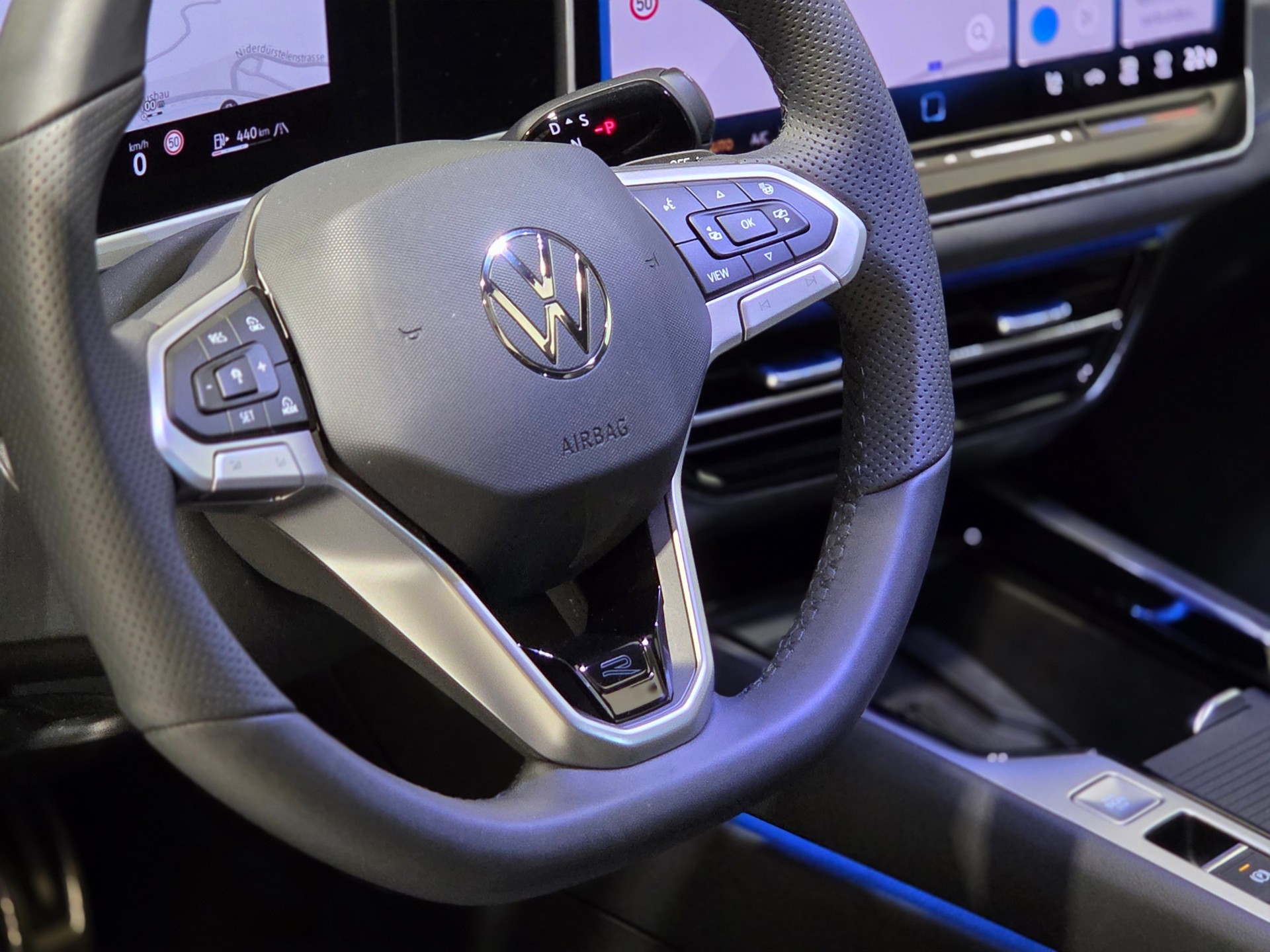 VW Passat Variant 2.0 TSI R-Line Signature Black Style 4 Motion DSG-image-8