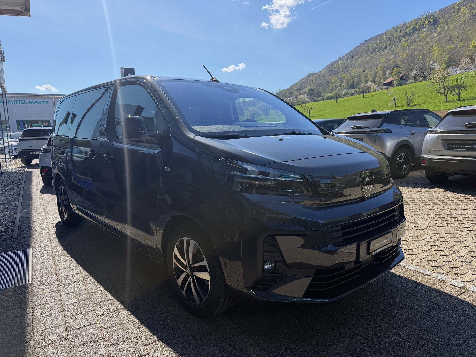 PEUGEOT Traveller Family Edition 2.2 BlueHDi 180 S/S-showroom-element-2