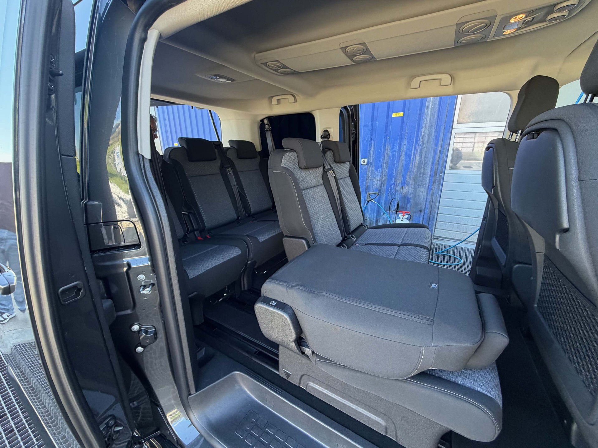 PEUGEOT Traveller Family Edition 2.2 BlueHDi 180 S/S-image-11